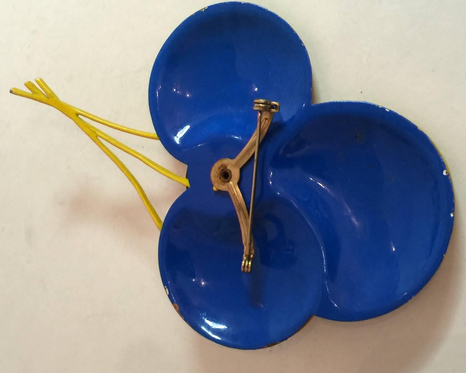 1960s Enameled Metal POP ART Flower Power Brooch Pin Balloons! In Excellent Condition For Sale In Palm Springs, CA