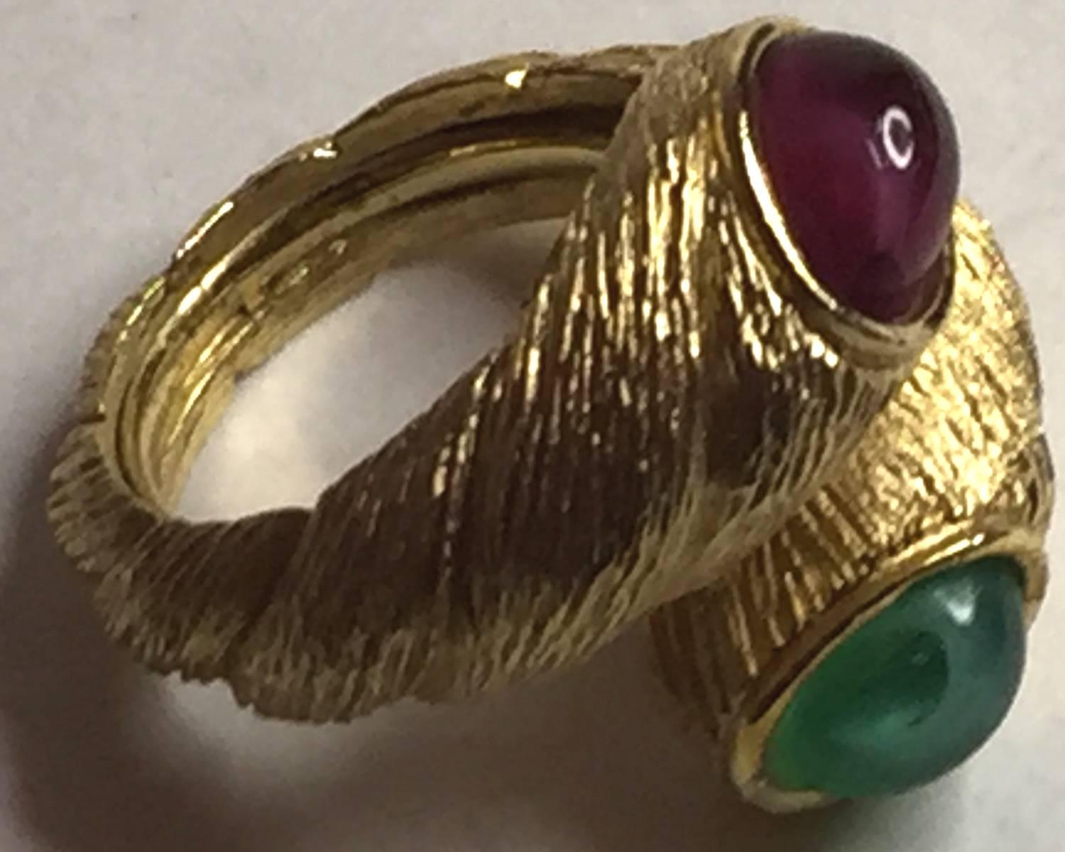 This listing is ONLY for the 1960s TRIFARI Brushed goldtone ring embellished with scored detail and gem tone faux ruby and emerald cabochon stonework. Approximately 1
