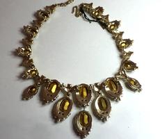 Glamorous 1950s TRIFARI Brushed Matte Goldtone Faux Topaz & Smoke Pearl Necklace