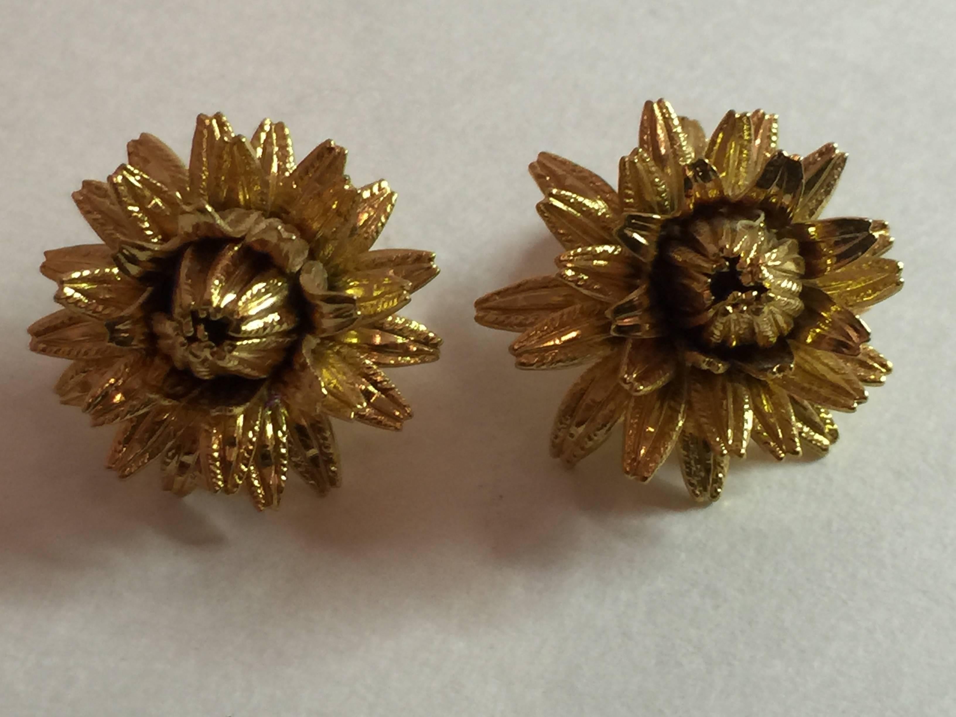 1970s MONET Ornate Flower Bud Lever Back Earrings In Excellent Condition For Sale In Palm Springs, CA