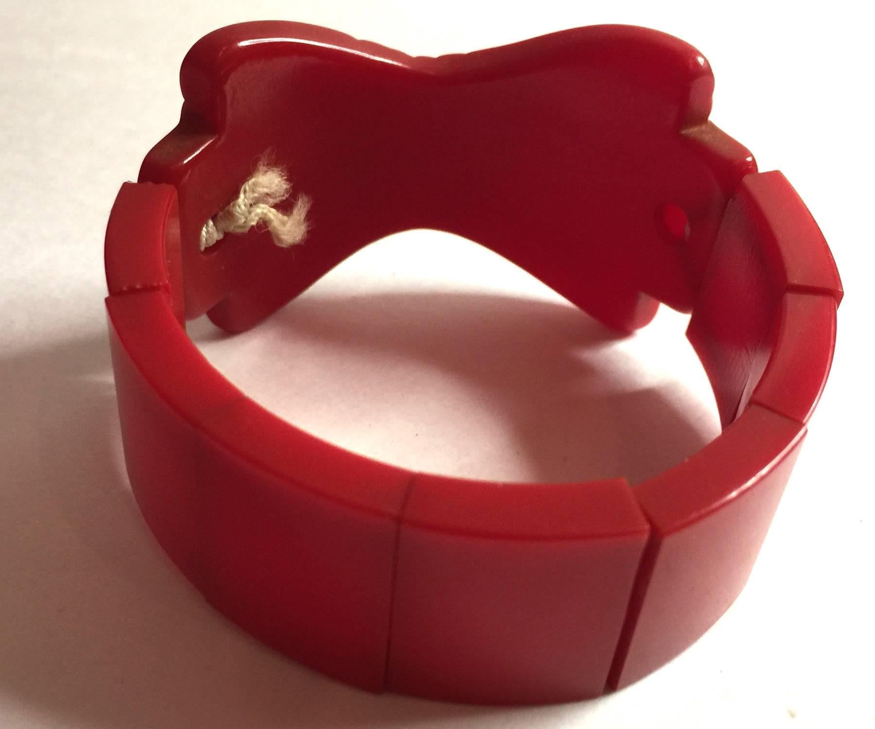 A highly unusual and rare wearable 1930s Brilliant RED BAKELITE Bow Front Carved Stretch Bracelet is a bracelet that FITS ALL! The lozenges of red bakelite which make up the body of the bracelet are .80