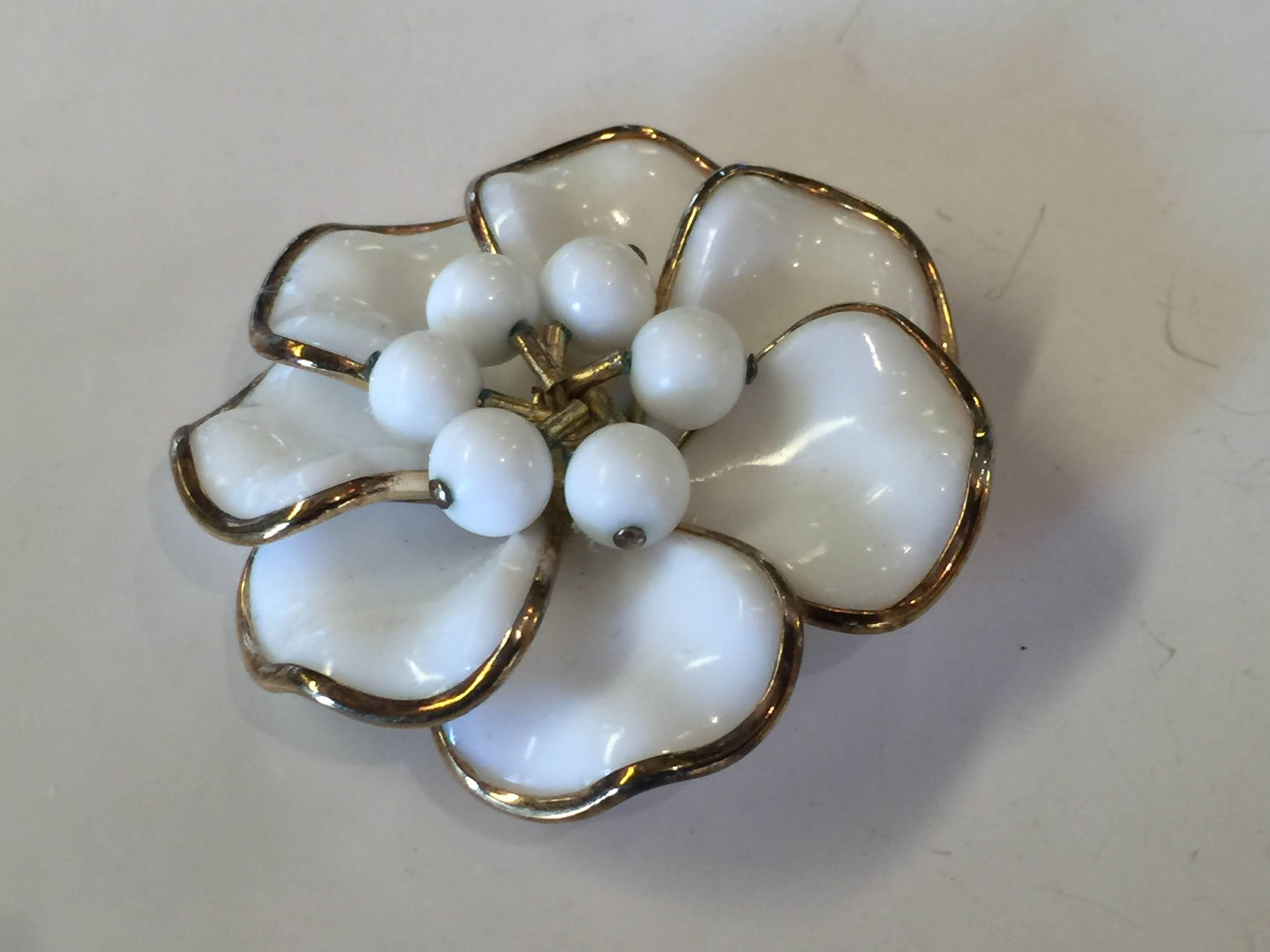 1950s TRIFARI Poured Milk Glass Bezel Set Circular Petalled Flower Pin Brooch In Excellent Condition For Sale In Palm Springs, CA