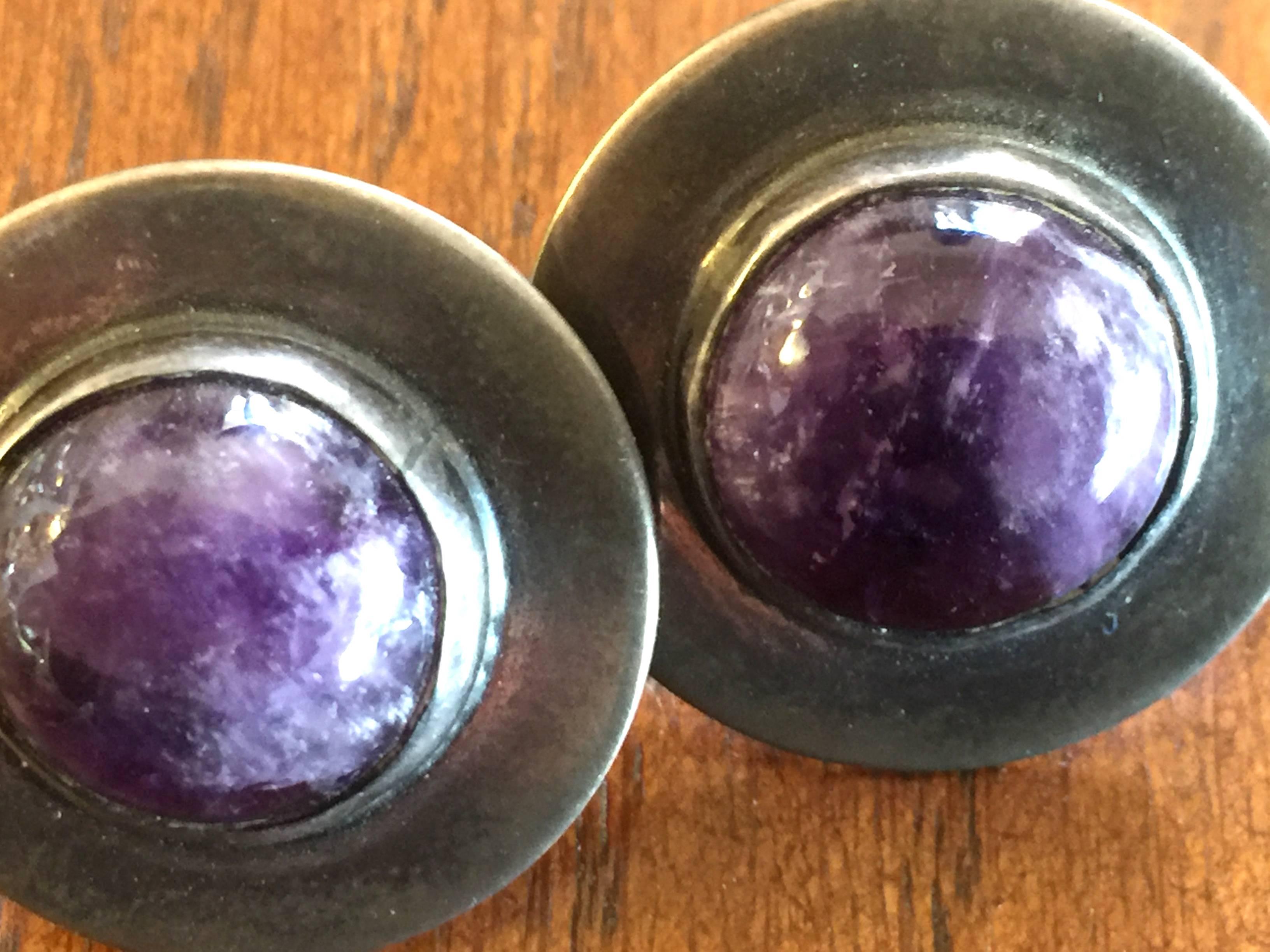 SAM KRAMER Sterling and Amethyst Screw Back Earrings Discs/Domes In Excellent Condition For Sale In Palm Springs, CA