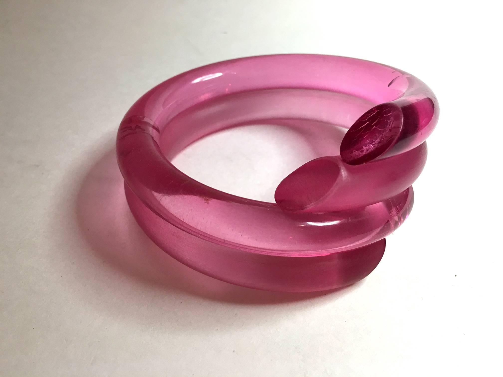 1980s JUDITH HENDLER Acrylic Coiled Bangle Bracelet Frost and Clear Combination In Good Condition For Sale In Palm Springs, CA