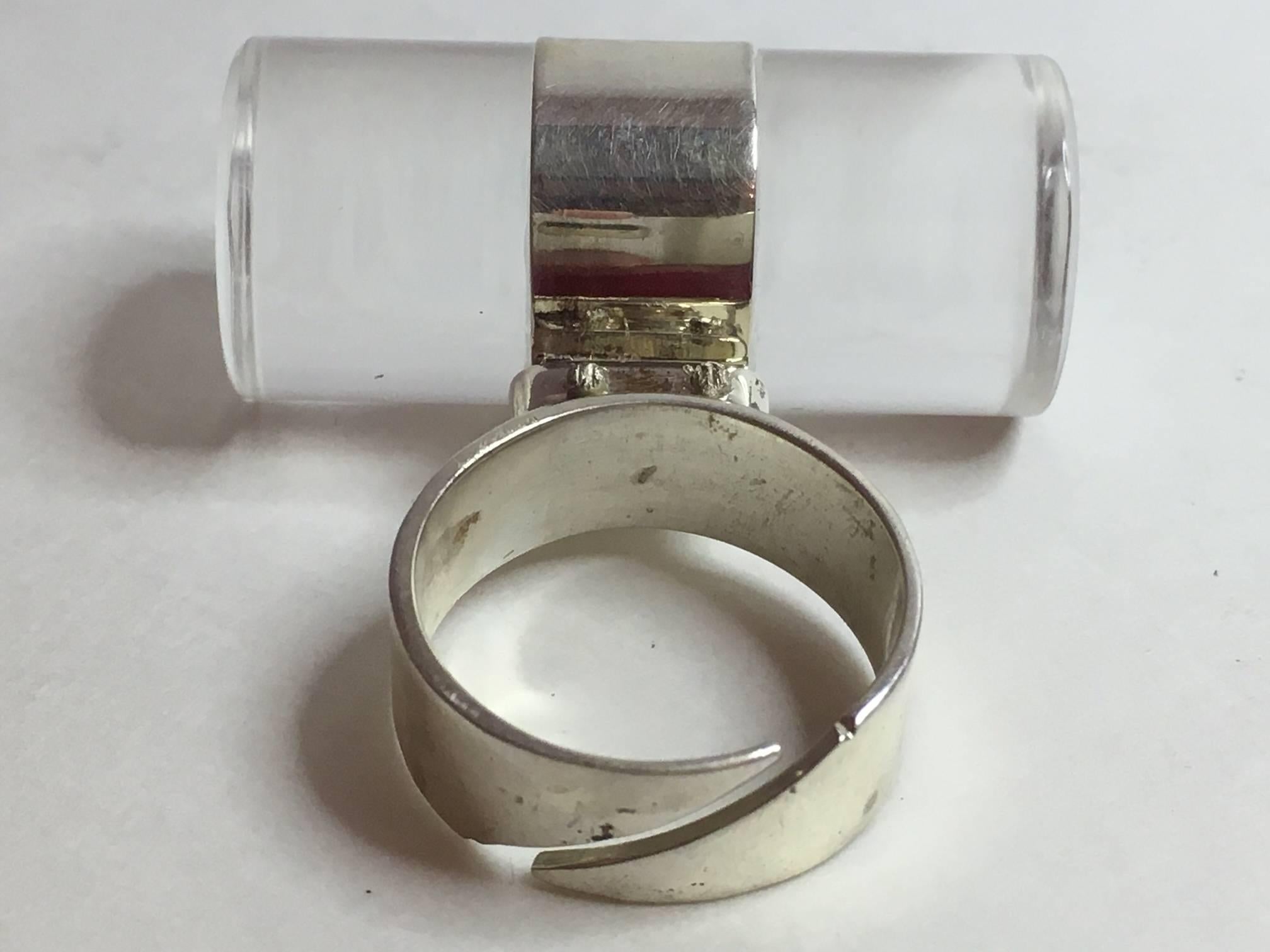 Elegant 21st C JUDITH HENDLER  Clear Acrylic and Sterling Silver MODERNE Ring  In Excellent Condition In Palm Springs, CA