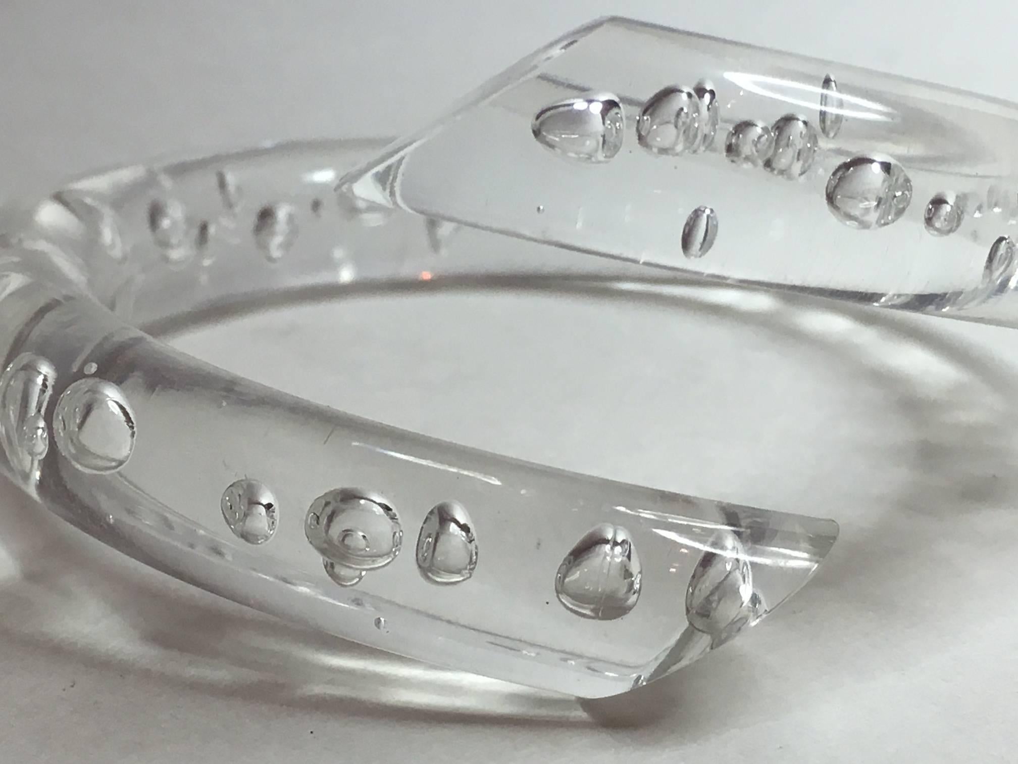 This CHAMPAGNE bubbling clear acrylic bangle bracelet by Judith Hendler dates from the 1980s and is the single coil version of this design. Gage of coil under .50