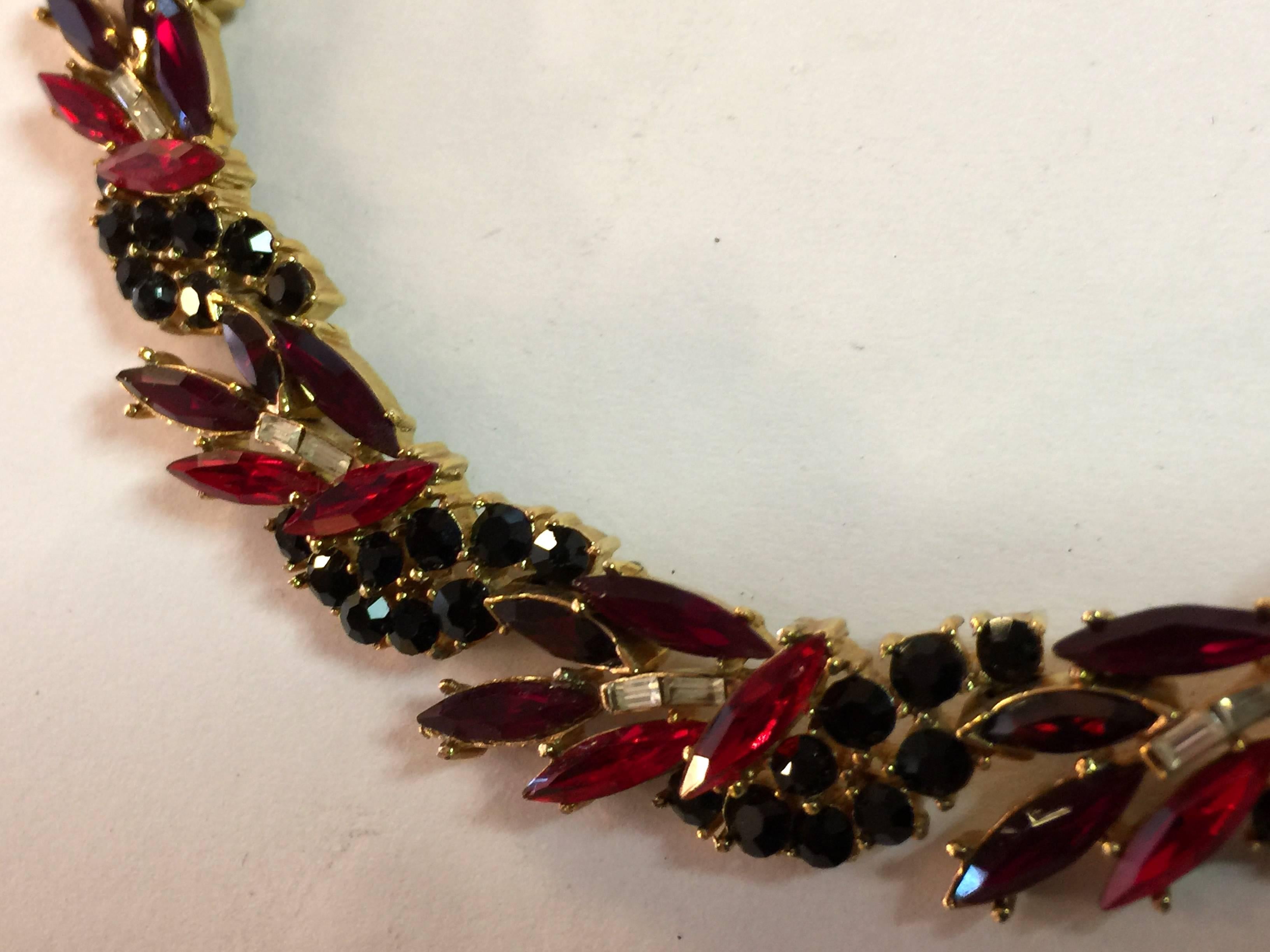 This lovely 1950s Trifari navette stone red and black circlet necklace us classic 1950s style TRIFARI. Delicate stonework in bold colo combination is uncommon, and makes a strong if delicate statement. The coordinate earrings are also available  on