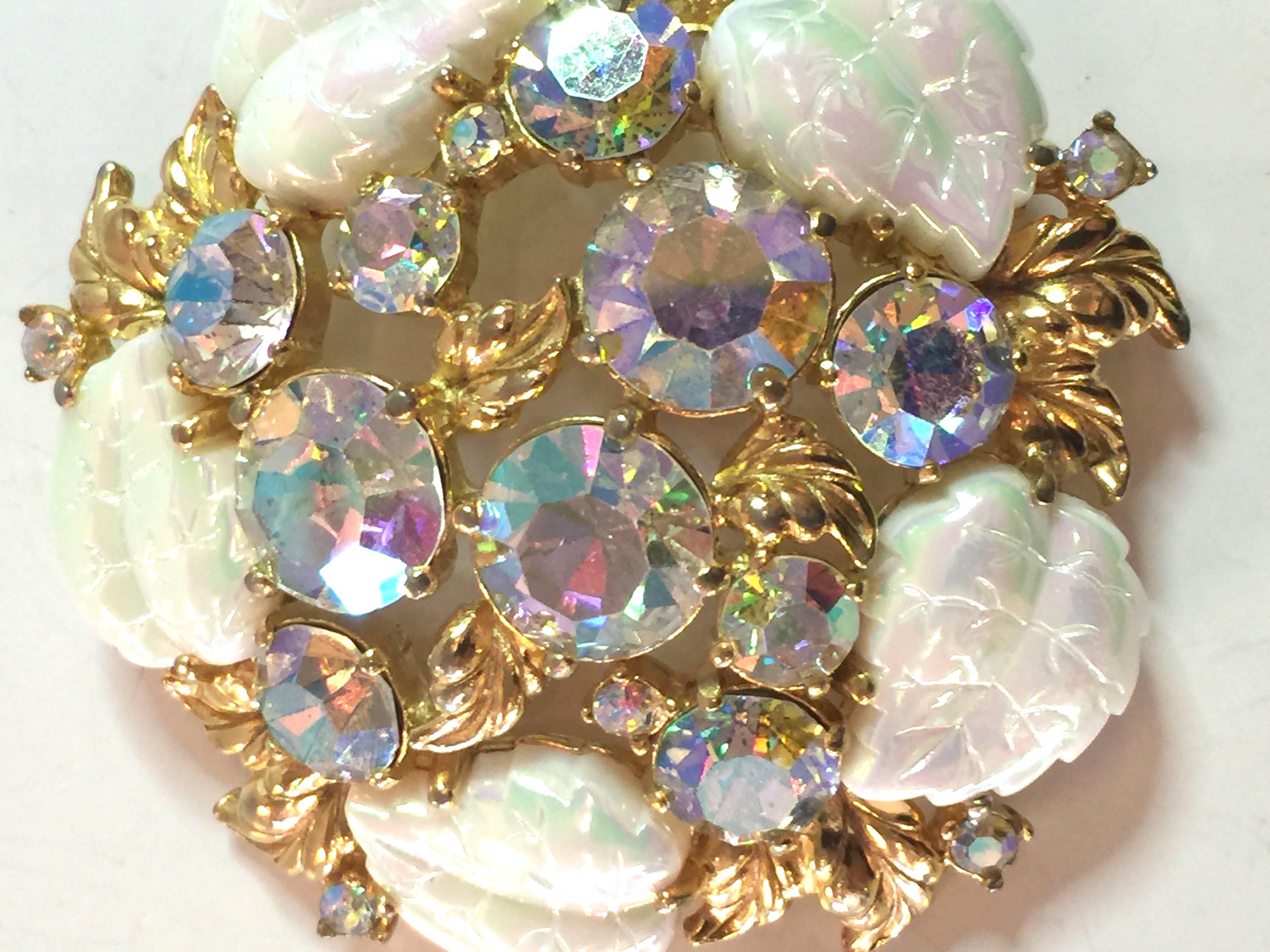 1950s SCHIAPARELLI Borealis White and Rhinestone Goldtone Floral Brooch Pin In Excellent Condition For Sale In Palm Springs, CA