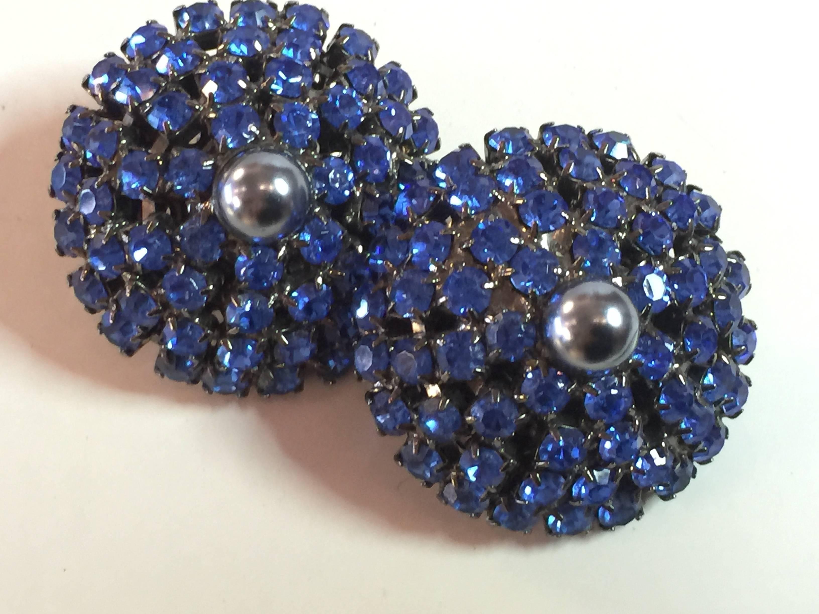 1990s VRBA Brilliant Faux Sapphire Electric Azure Clip Earrings In Excellent Condition For Sale In Palm Springs, CA