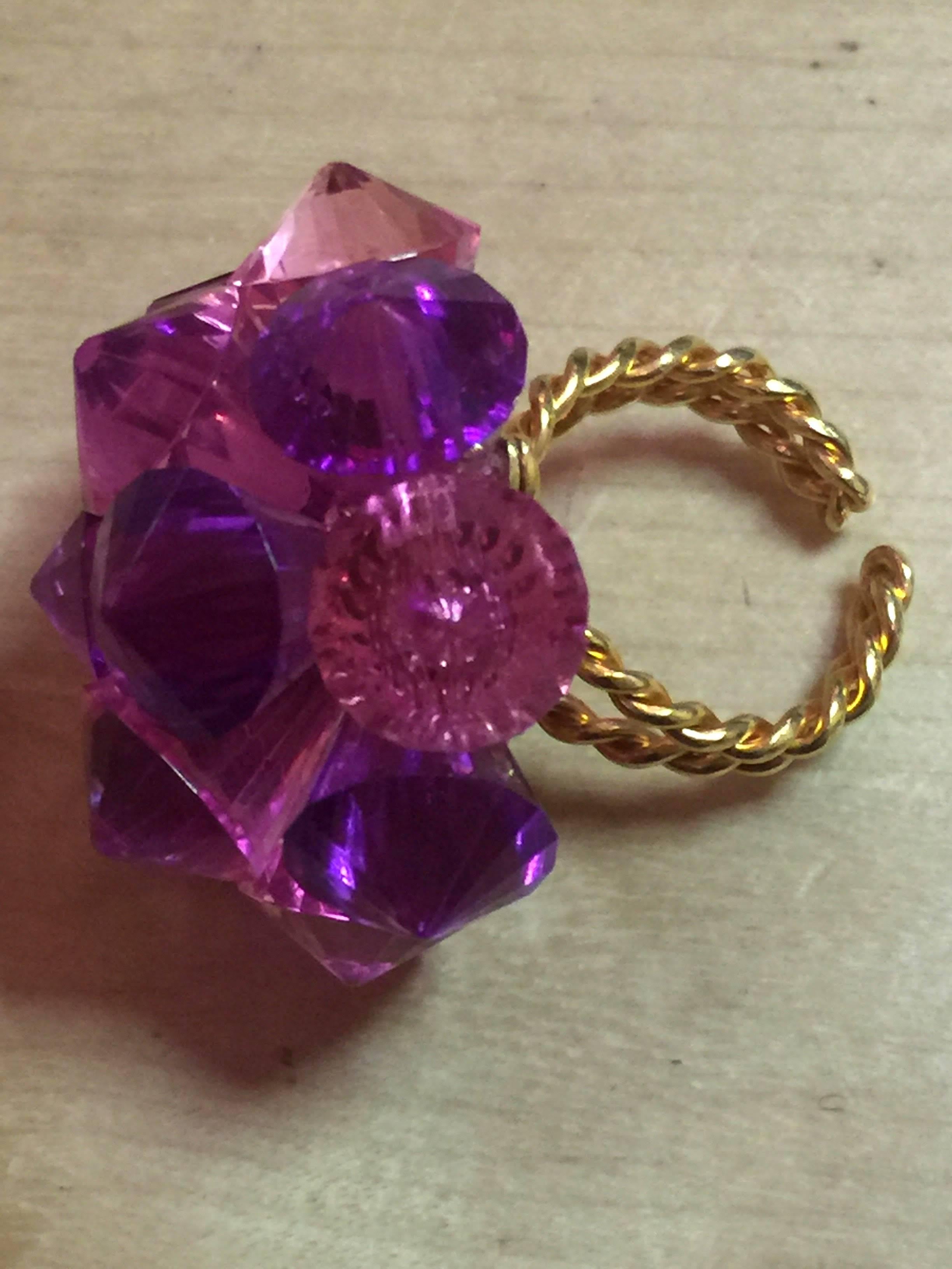 1970s William DeLillo Pink Purple Acrylic Adjustable Size Fabulous RING In Excellent Condition In Palm Springs, CA