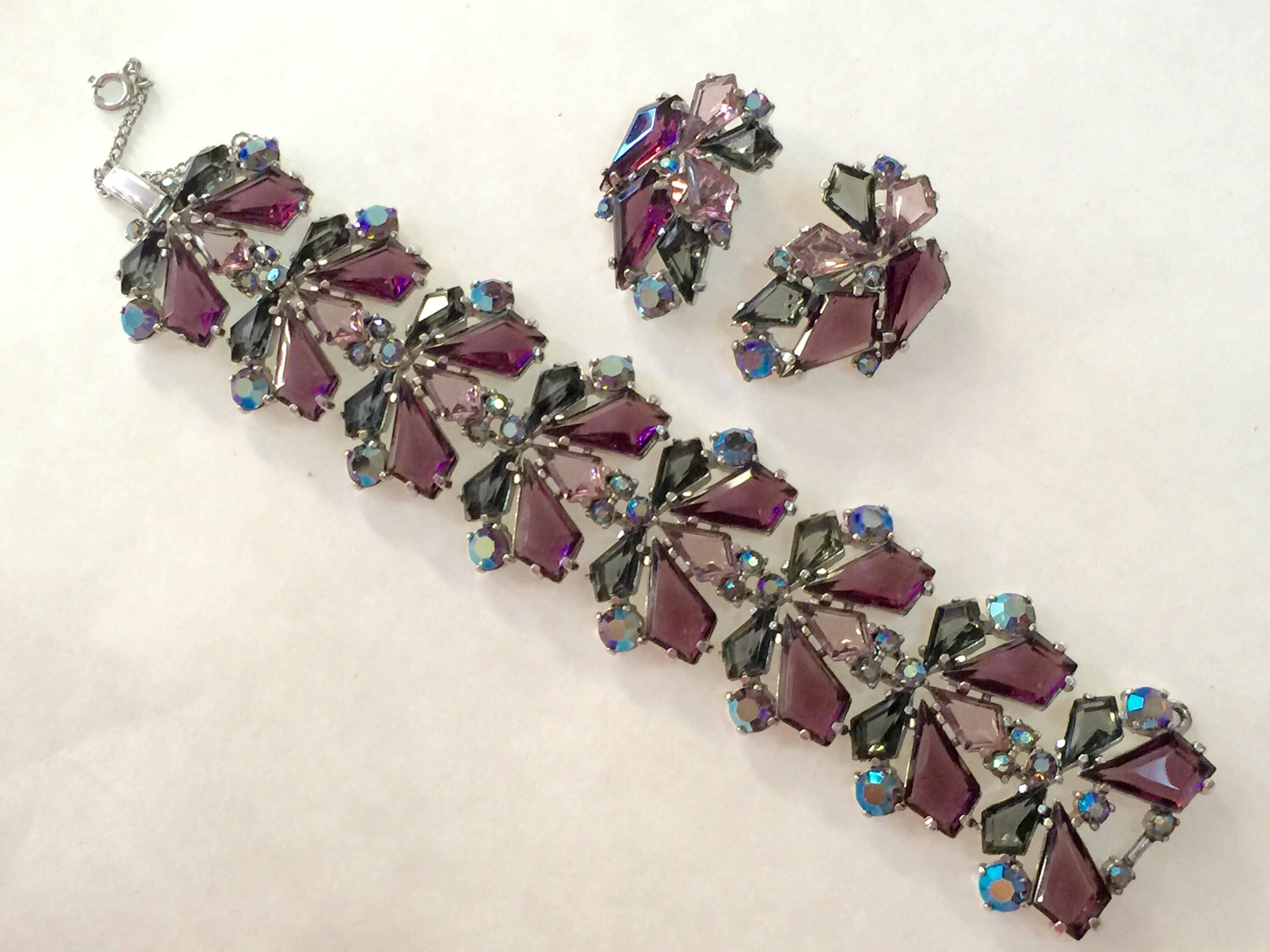 RARE 1960s Schiaparelli Amethyst Link Bracelet Clip On Earring Set In Excellent Condition For Sale In Palm Springs, CA