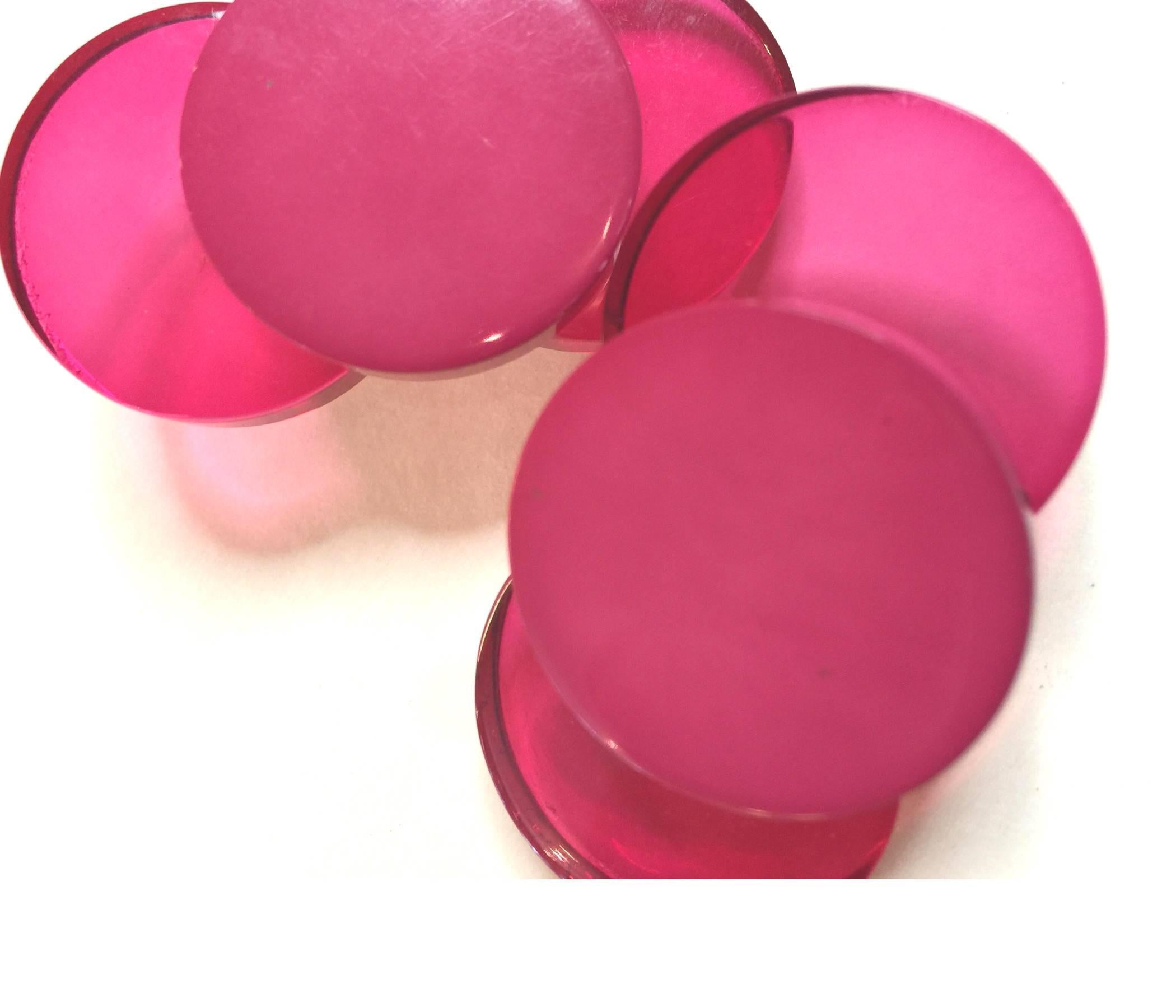 1980s Judith Hendler Acri-Gems Acrylic Hot Pink Clip on Earrings In Excellent Condition For Sale In Palm Springs, CA