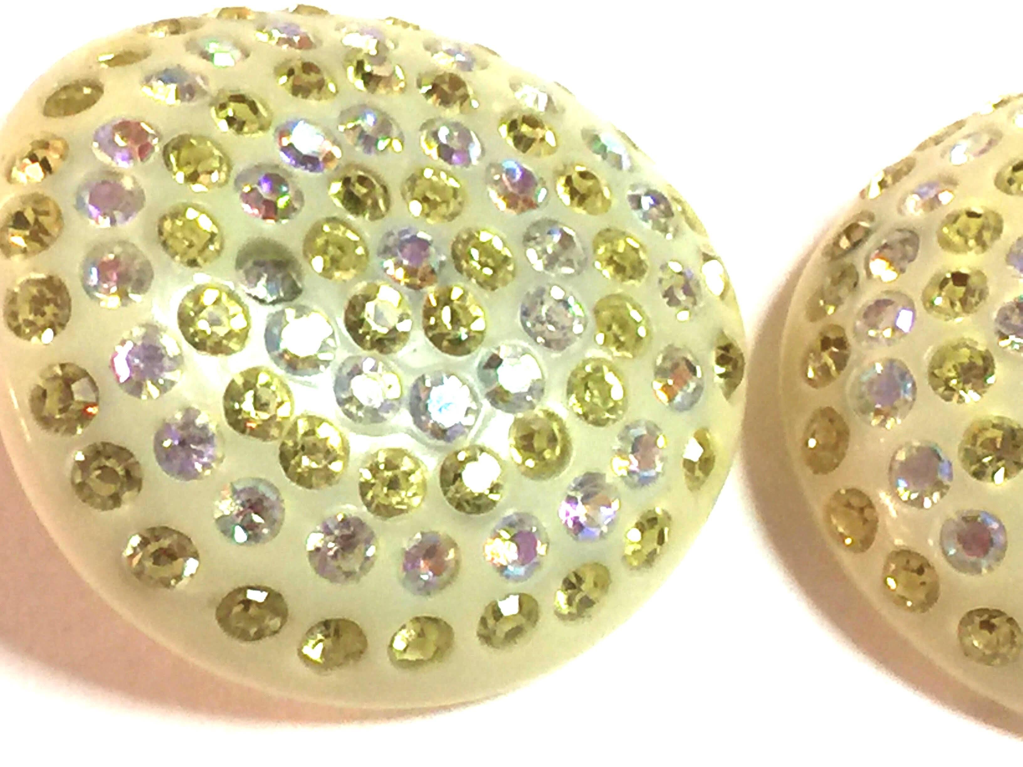Women's 1940s Thermoset Plastic Ivory Toned Clip Earrings Frost Yellow White Diamantes