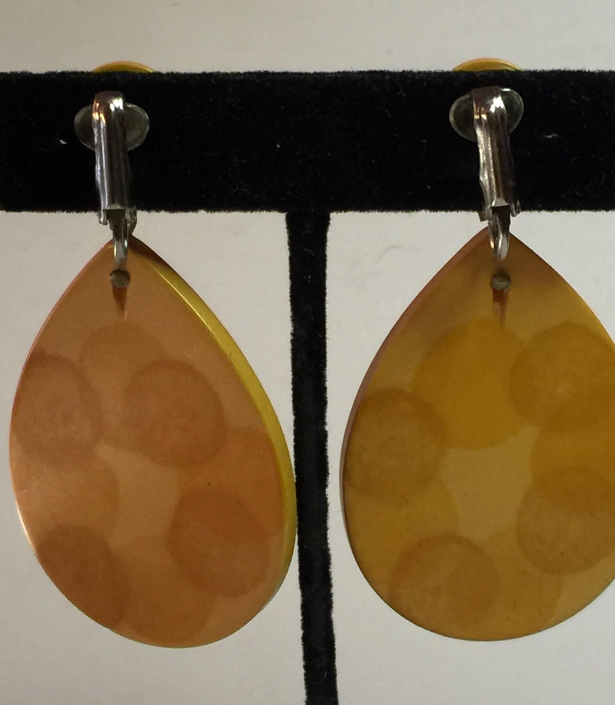 These 1930s Bakelite Teardrop Large Drop Clip On Earrings in an Airbrush Moderne Design are a total of almost 3" long. The teardrop lower section measures 2" long by 1.4" wide.The upper disc with clip on mechanism attached is