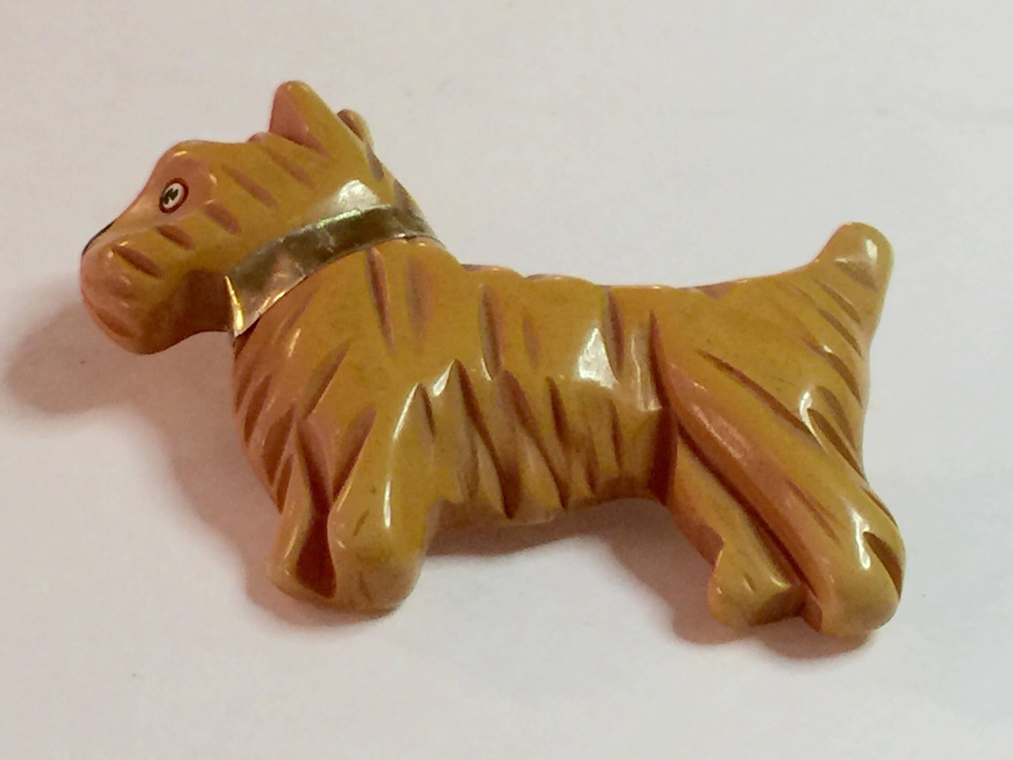 1930s Cream Bakelite Heavily Carved Scotty Dog Pin Brooch Gold Leather Collar In Excellent Condition For Sale In Palm Springs, CA