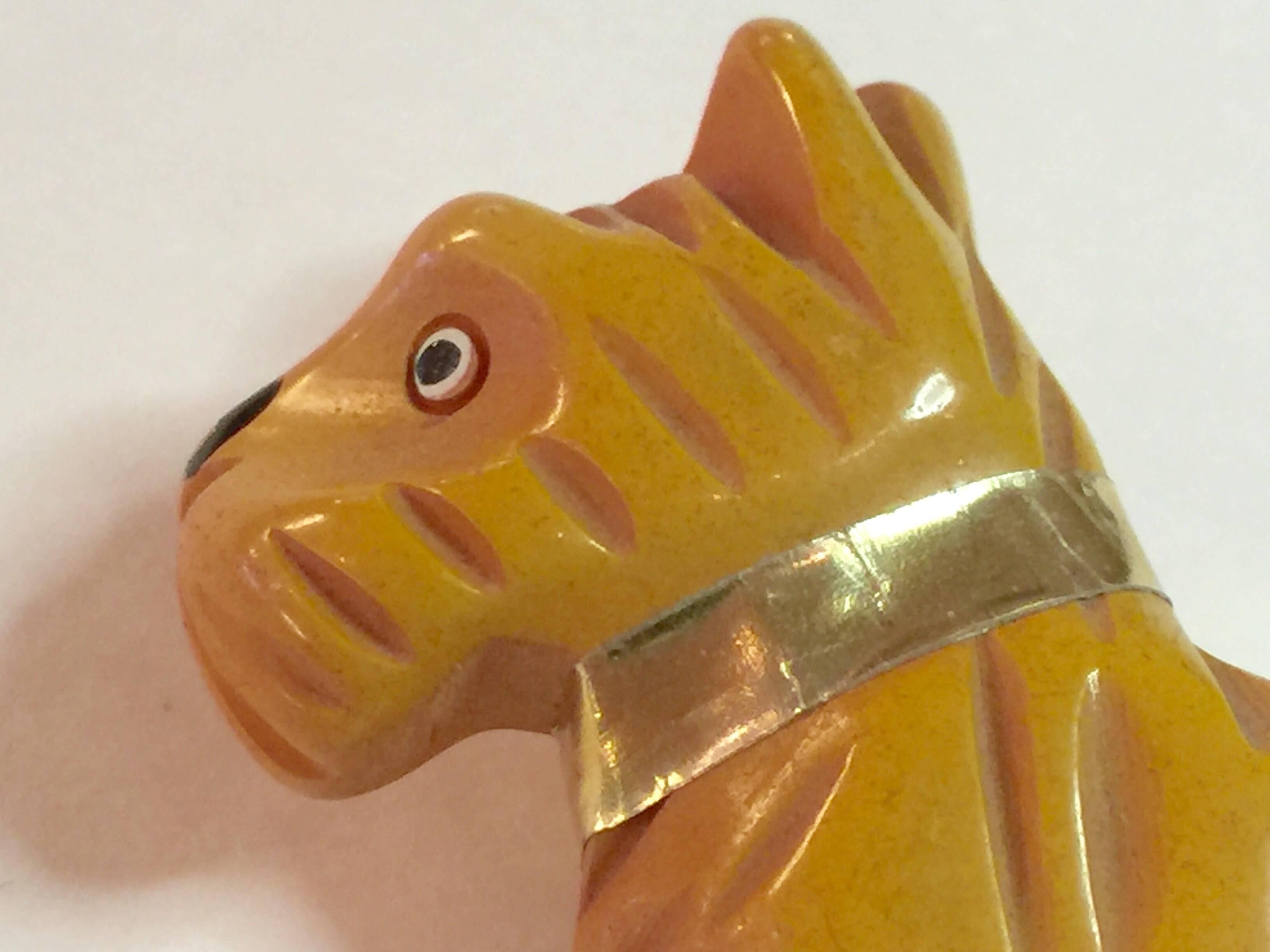 1930s Cream Bakelite Heavily Carved Scotty Dog Pin Brooch Gold Leather Collar For Sale 1