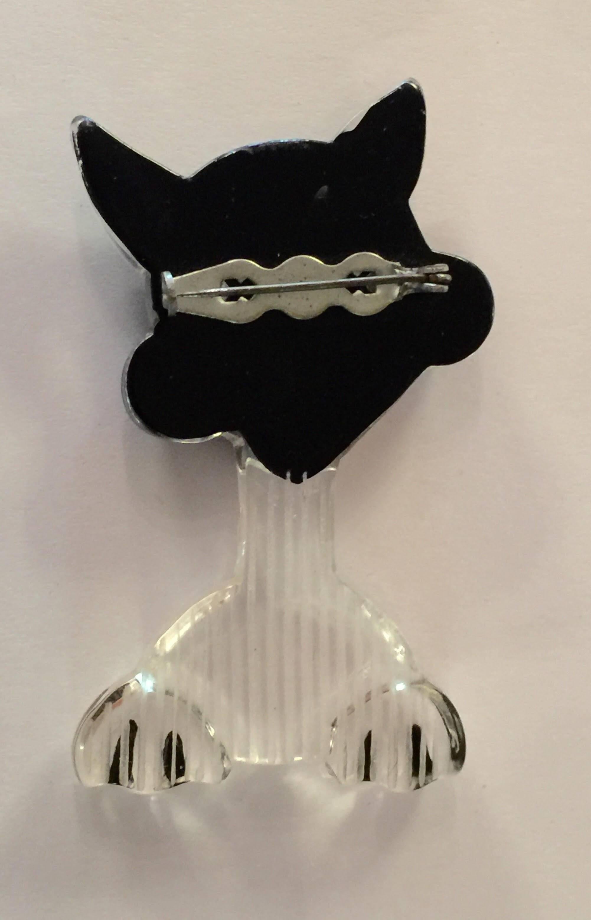 1940s Acrylic LUCITE Googly Eyed Cat Pin Brooch In Excellent Condition For Sale In Palm Springs, CA
