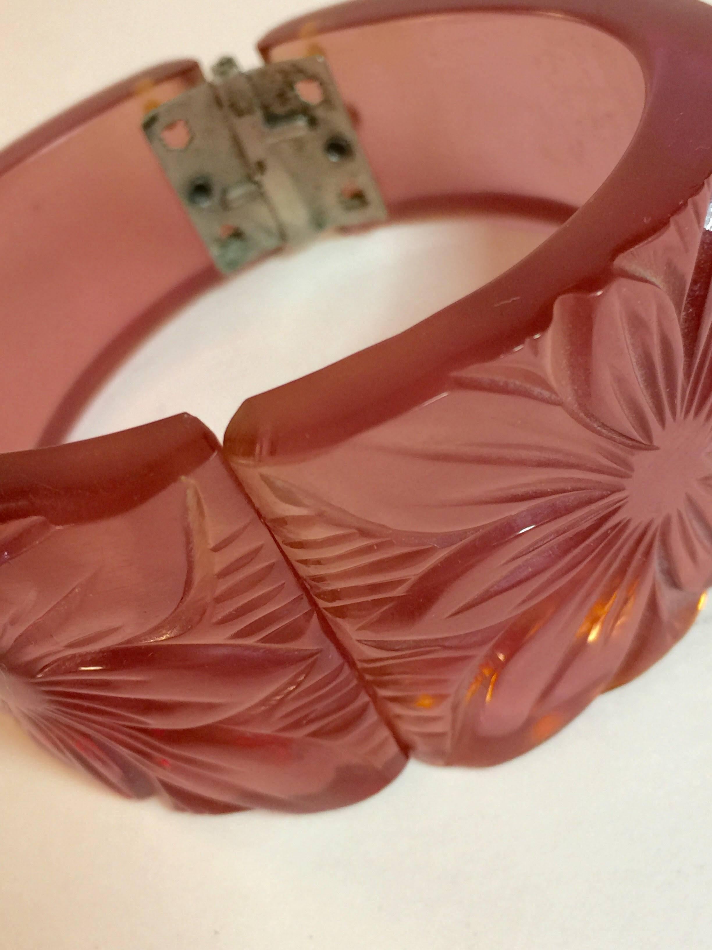 Translucent PINK Dichroic Changer Bakelite Floral Carved Hinged Bracelet In Excellent Condition For Sale In Palm Springs, CA