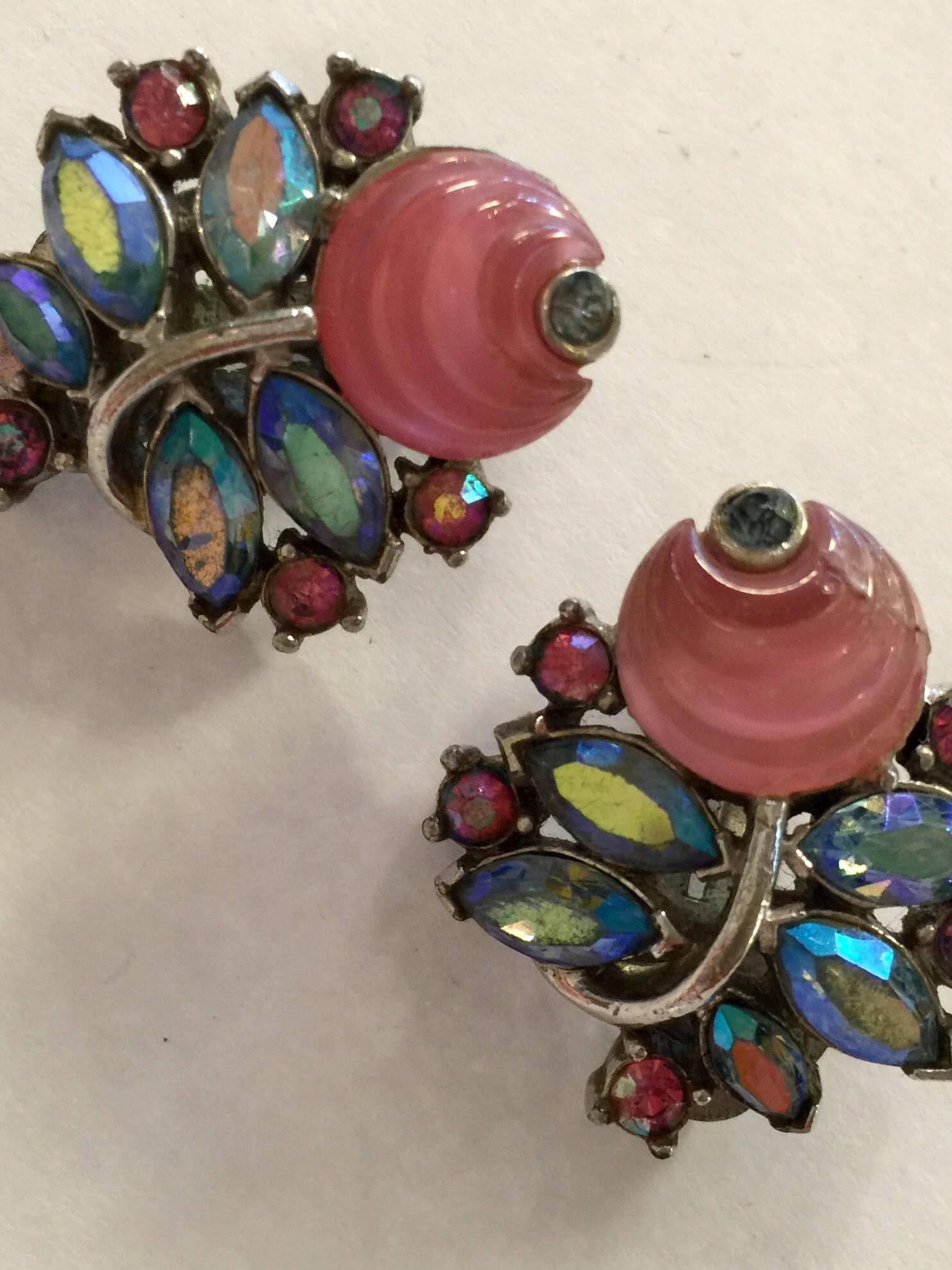 Trifari Pink Aurora Borealis Shoe Button Clip On Earrings In Excellent Condition For Sale In Palm Springs, CA
