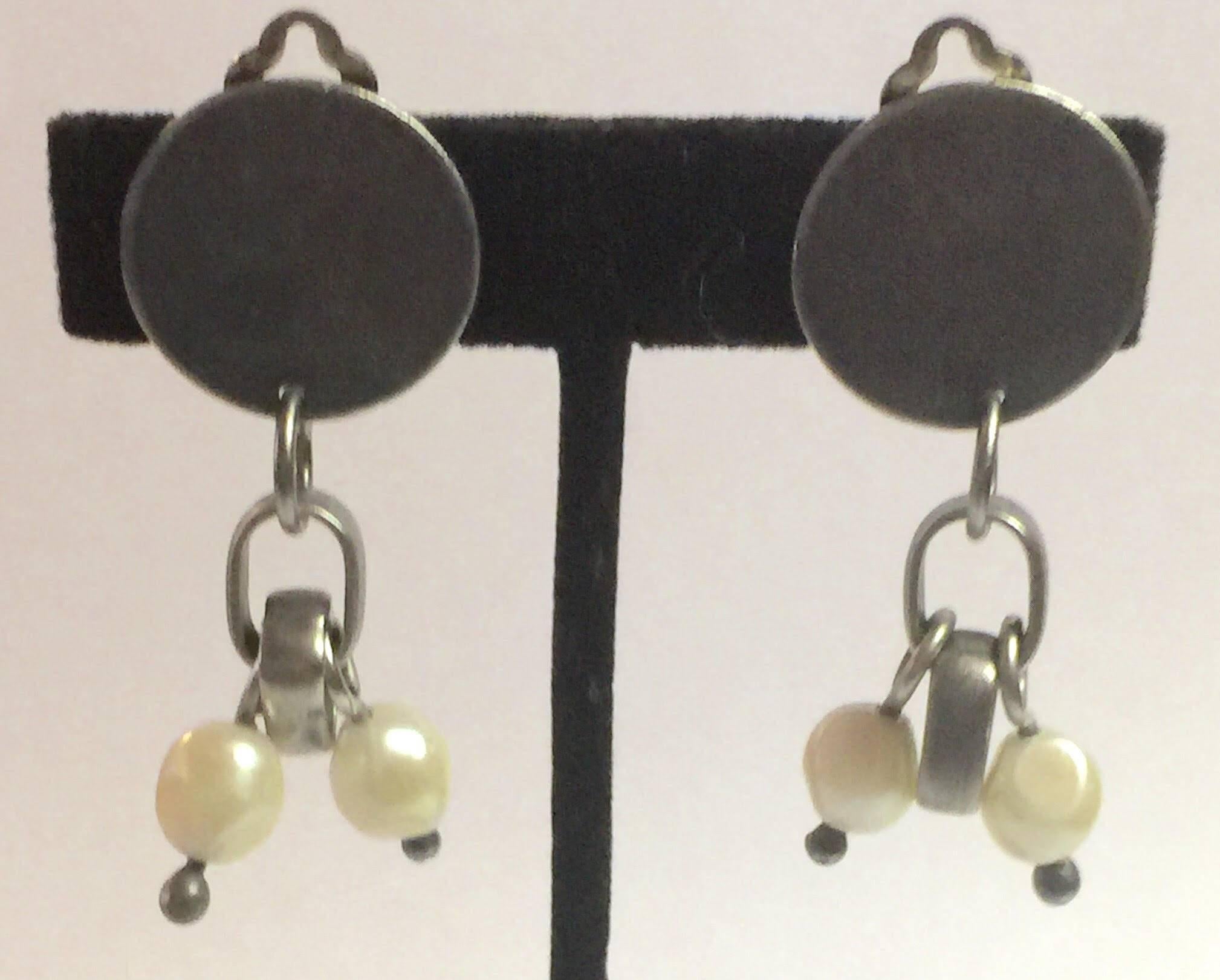 These 1980s MARTHA STURDY VANCOUVER Gunmetal and Baroque pearl clip on drop earrings are simply superlative creations . These are medium sized at approximately 2" long a drop and the clip on disc element measures under 1"  in diameter.
