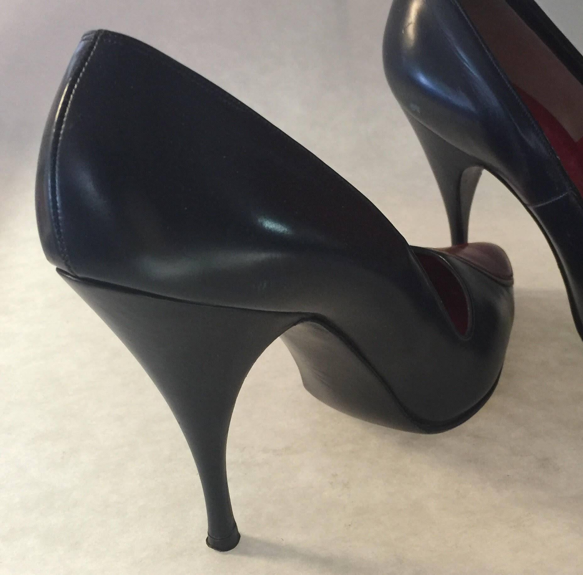Herbert Levine 1960's Black/Red Target Geometric Pointed Toe Stilettos Size 6 In Good Condition For Sale In Palm Springs, CA
