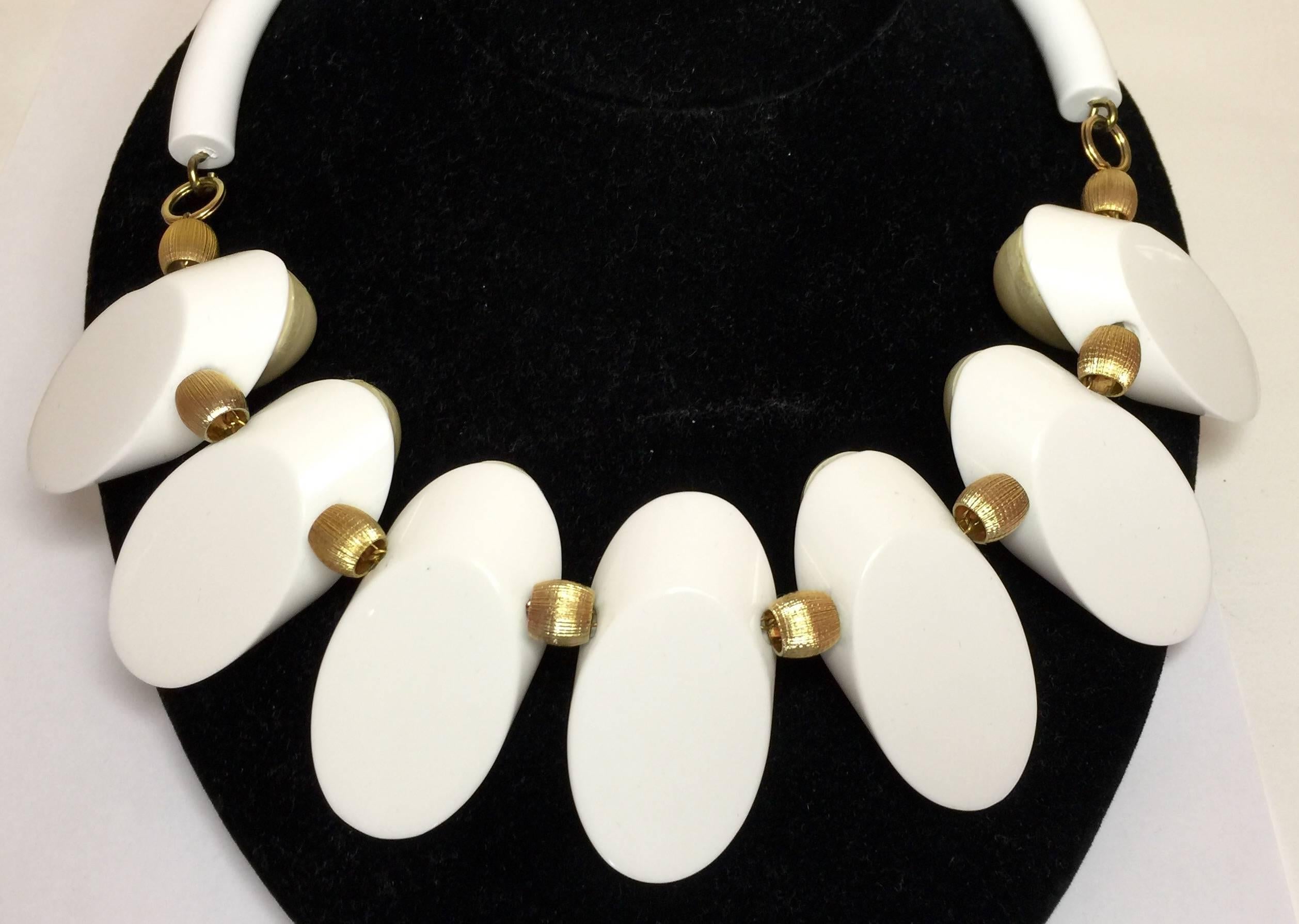 Women's 1980's JUDITH HENDLER Acri Gems White Acrylic and Pearl Necklace For Sale