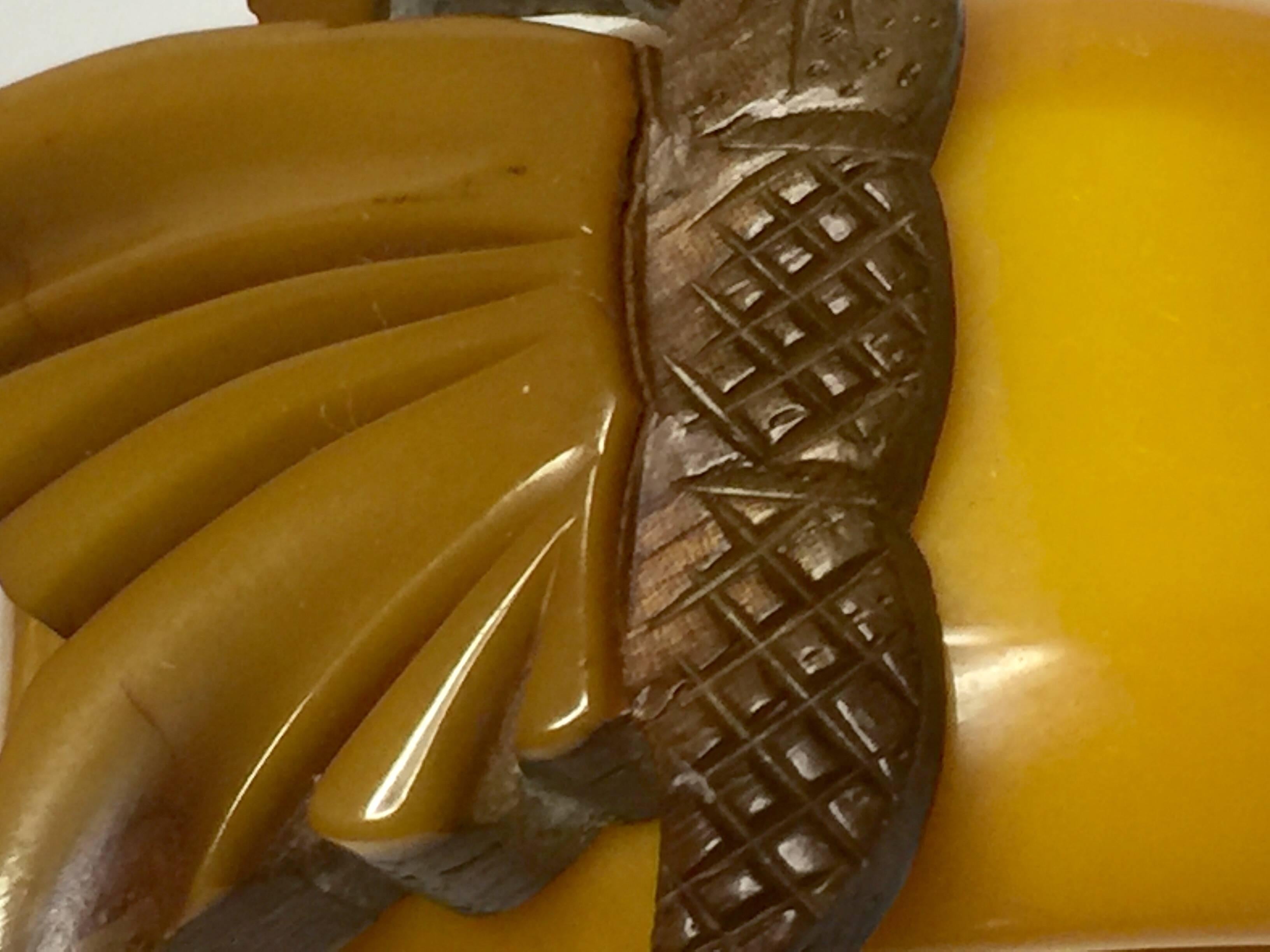 1930's Butterscotch Bakelite and Wood Figural Butterfly Hinged Bracelet In Excellent Condition For Sale In Palm Springs, CA