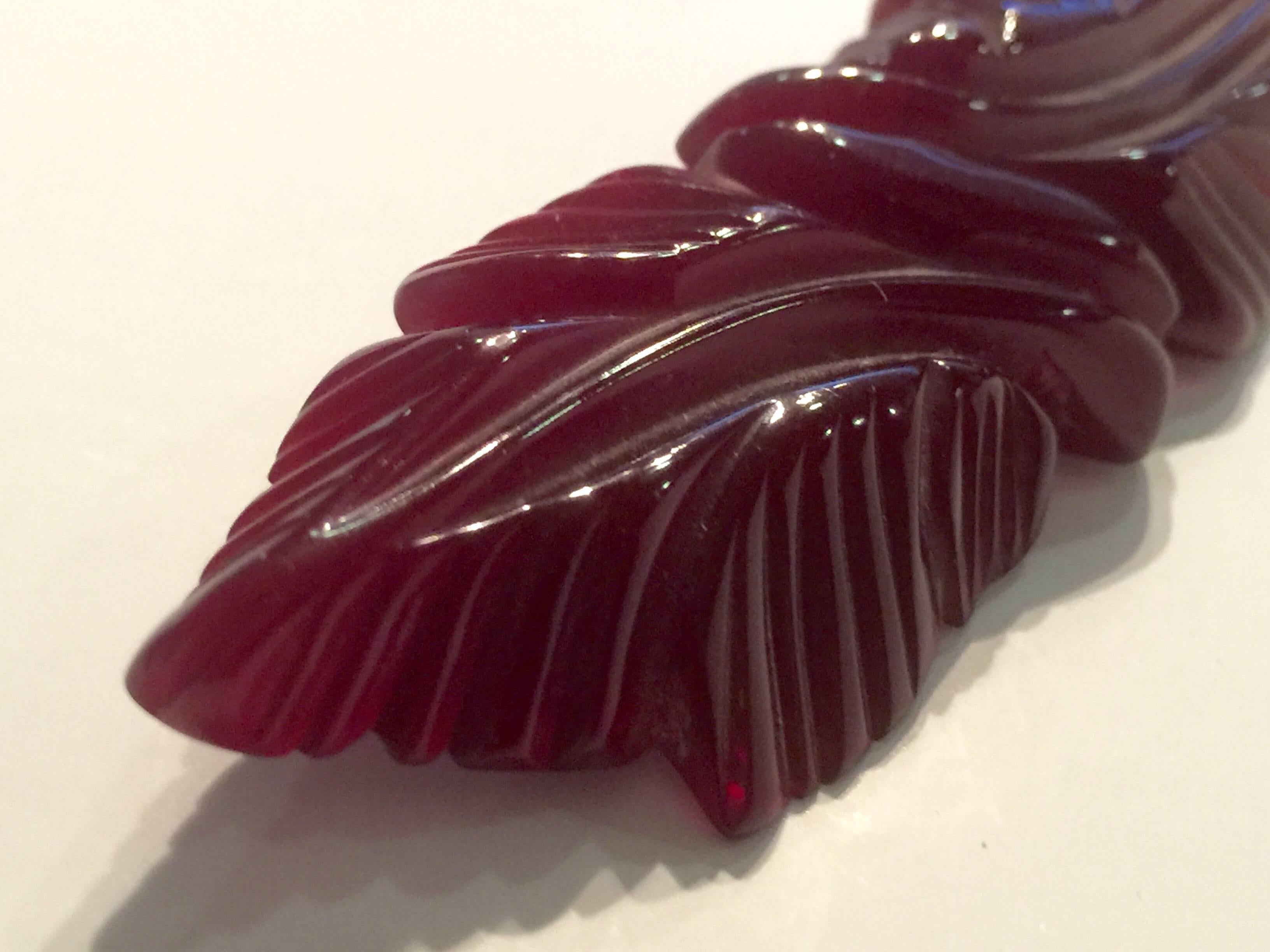 1930s Translucent  Maroon Bakelite Carved Leaf bar Pin brooch In Excellent Condition For Sale In Palm Springs, CA