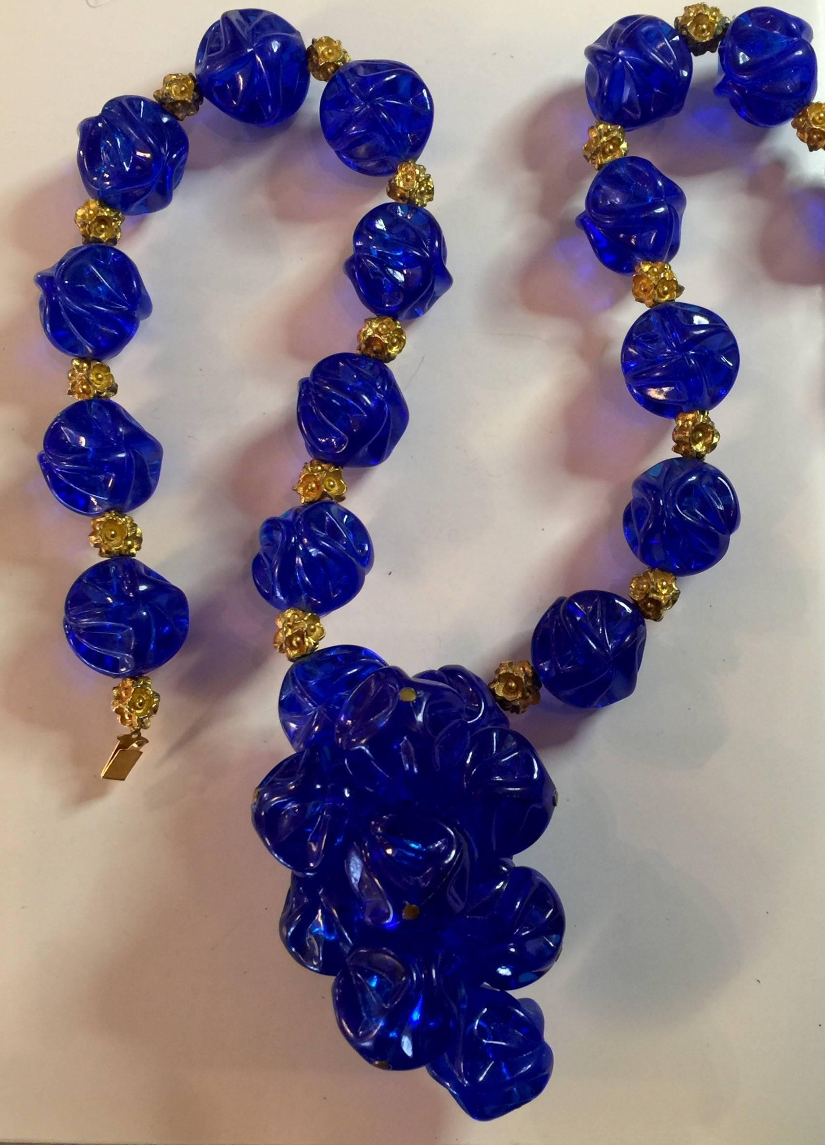 1970s William deLillo Amazing Electric Blue Resin Grape Cluster Necklace In Excellent Condition For Sale In Palm Springs, CA