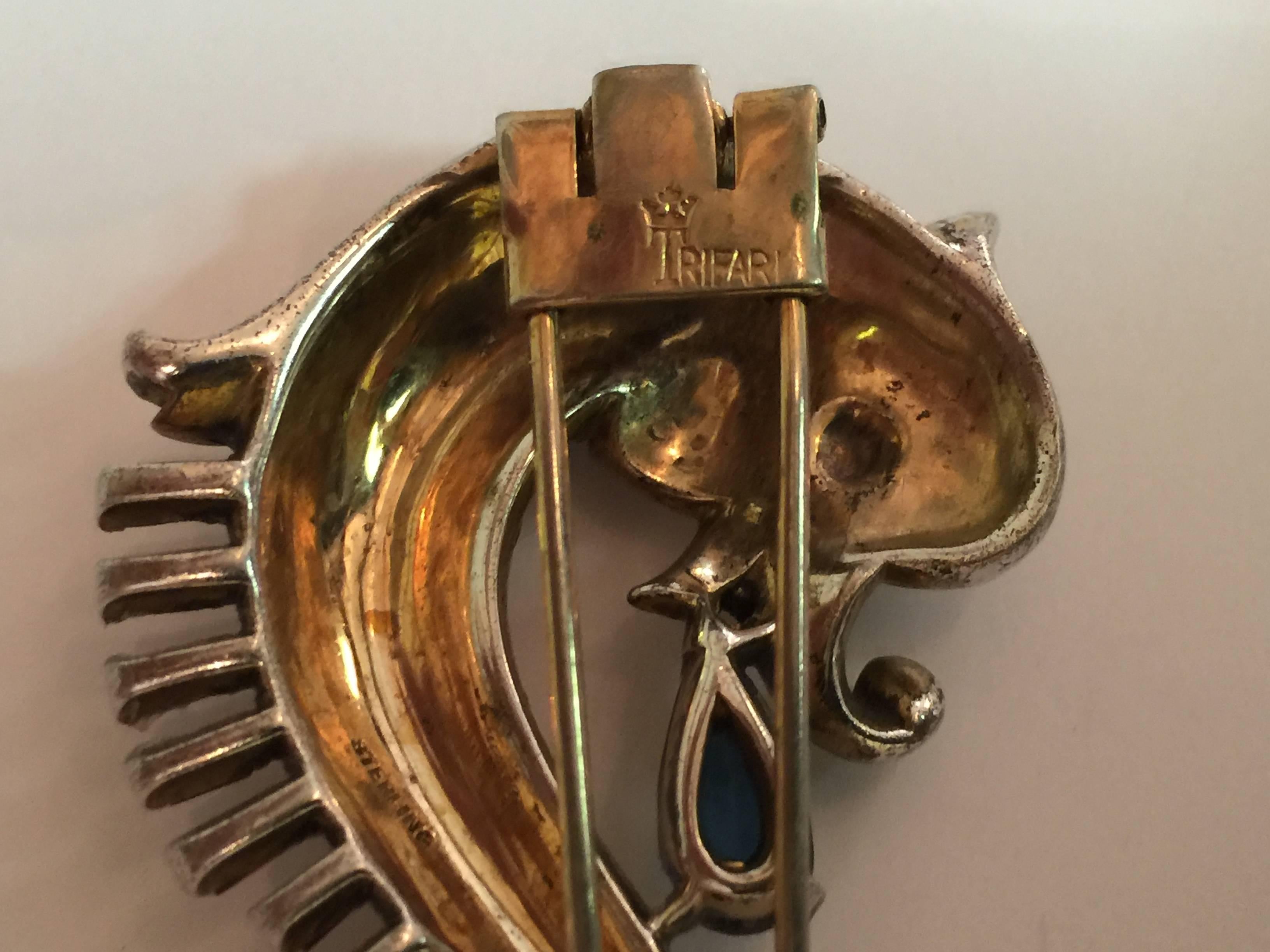 1940s TRIFARI Seahorse Dress Clip Brooch In Good Condition For Sale In Palm Springs, CA