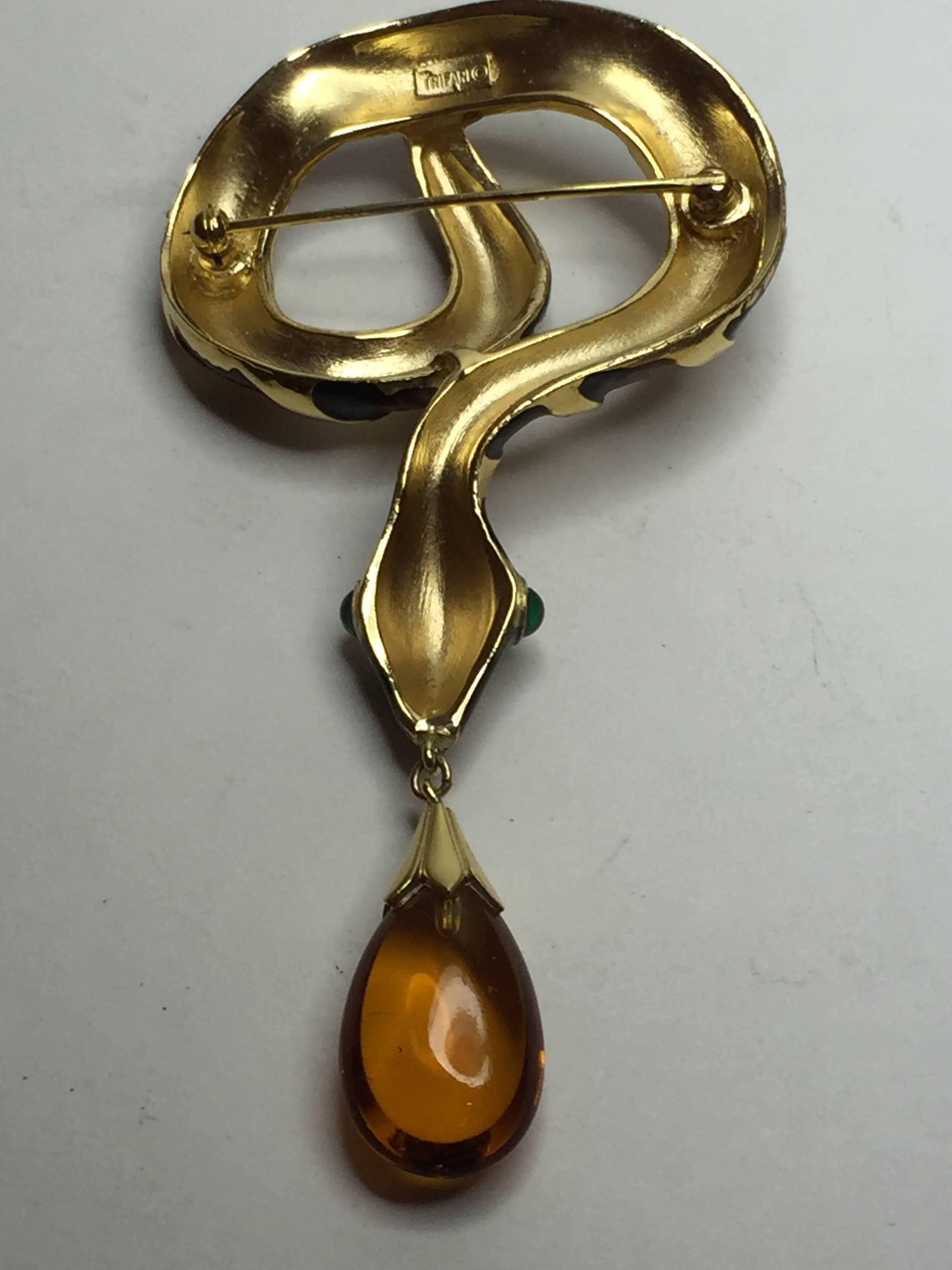 1960s TRIFARI Enamel & Goldtone Coiled Snake Brooch Pin with Amber Teardrop In Excellent Condition For Sale In Palm Springs, CA