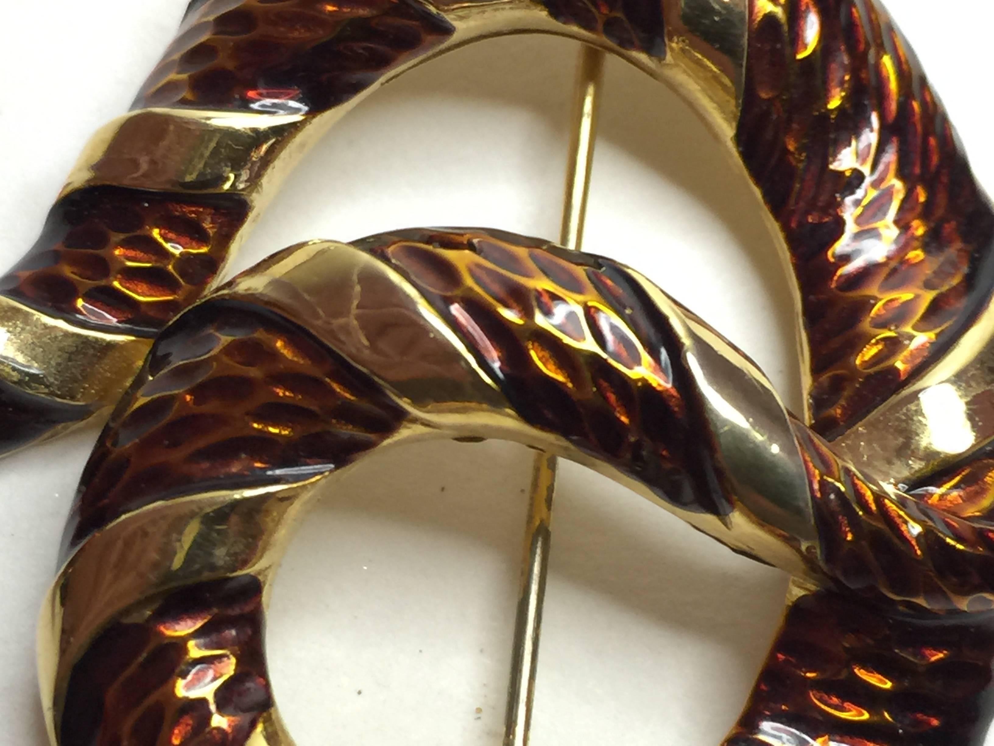 1960s TRIFARI Enamel & Goldtone Coiled Snake Brooch Pin with Amber Teardrop For Sale 3