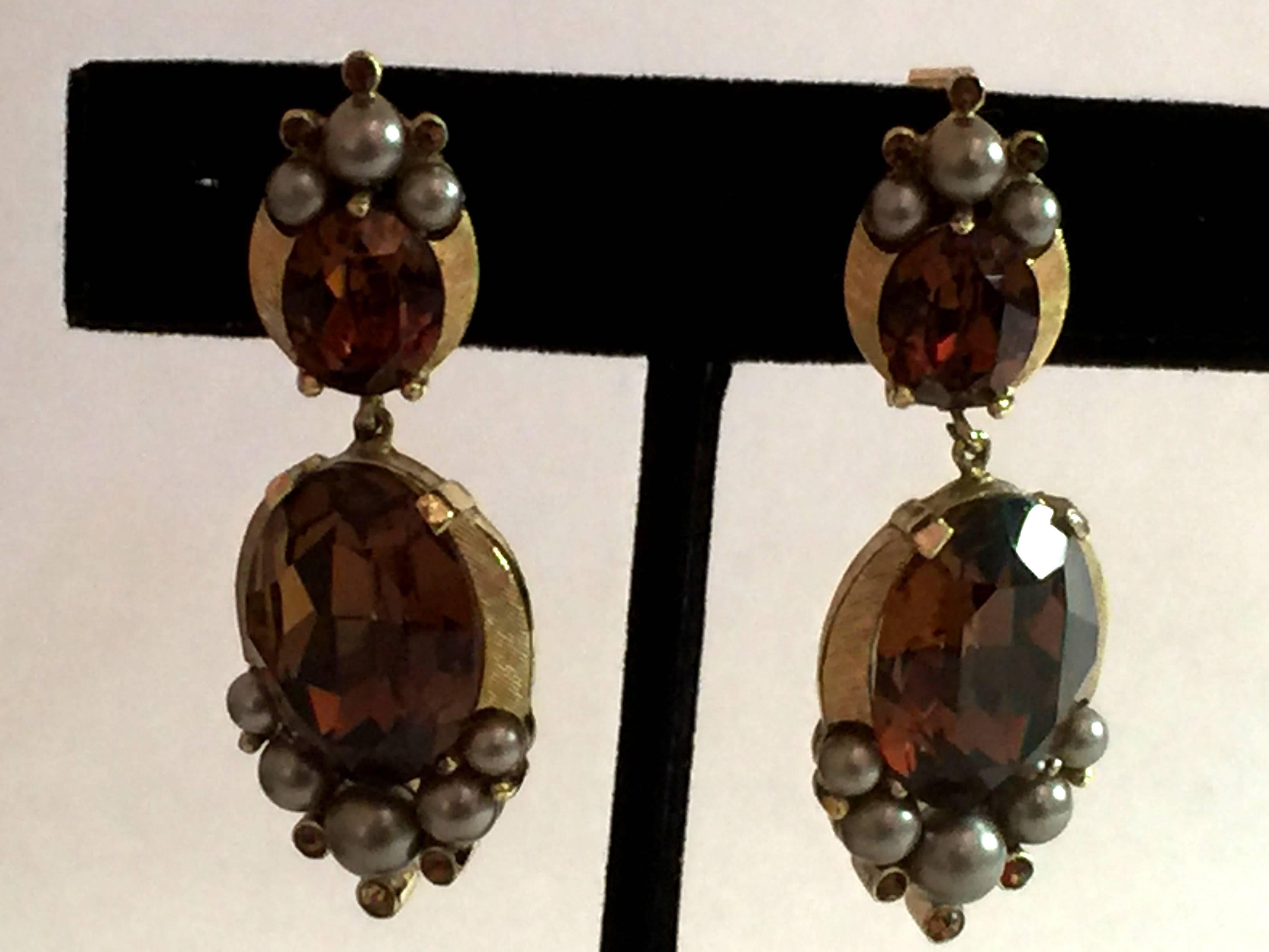 These lovely and glamorous late 1950s TRIFARI Brushed Matte Goldtone Faux Topaz & Smoke Pearl clip on dropearrings have that wonderful Victorian revival style so popular in the late 1940's and 1950's, Faux Topaz drops are suspended from a lovely