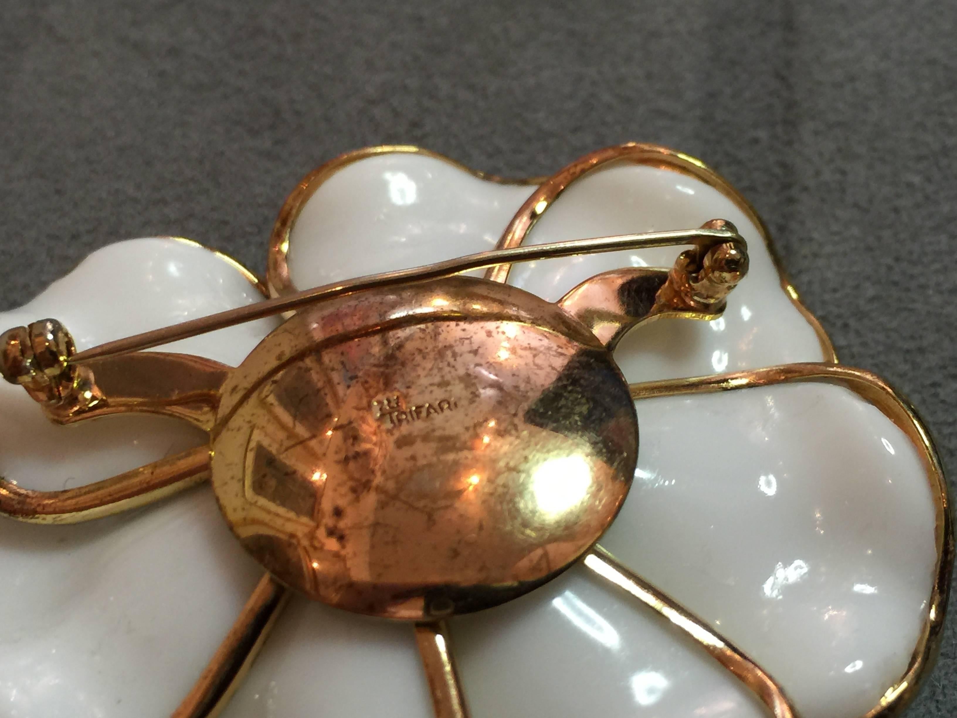 Women's 1950s TRIFARI Poured Milk Glass Bezel Set Circular Petalled Flower Pin Brooch For Sale