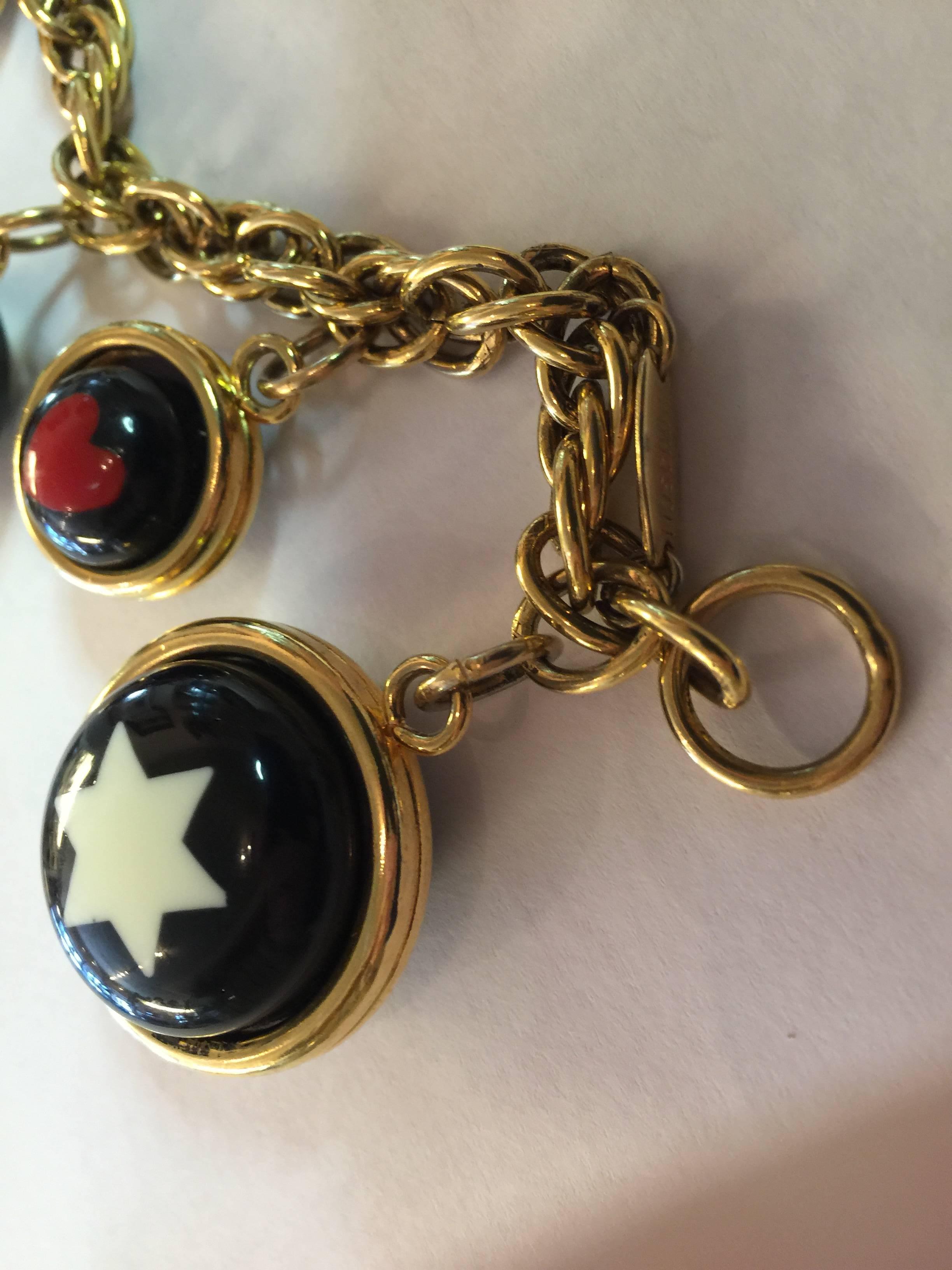 1990s  MOSCHINO Enamel and Goldtone Question Mark/Heart Charm Bracelet For Sale 1