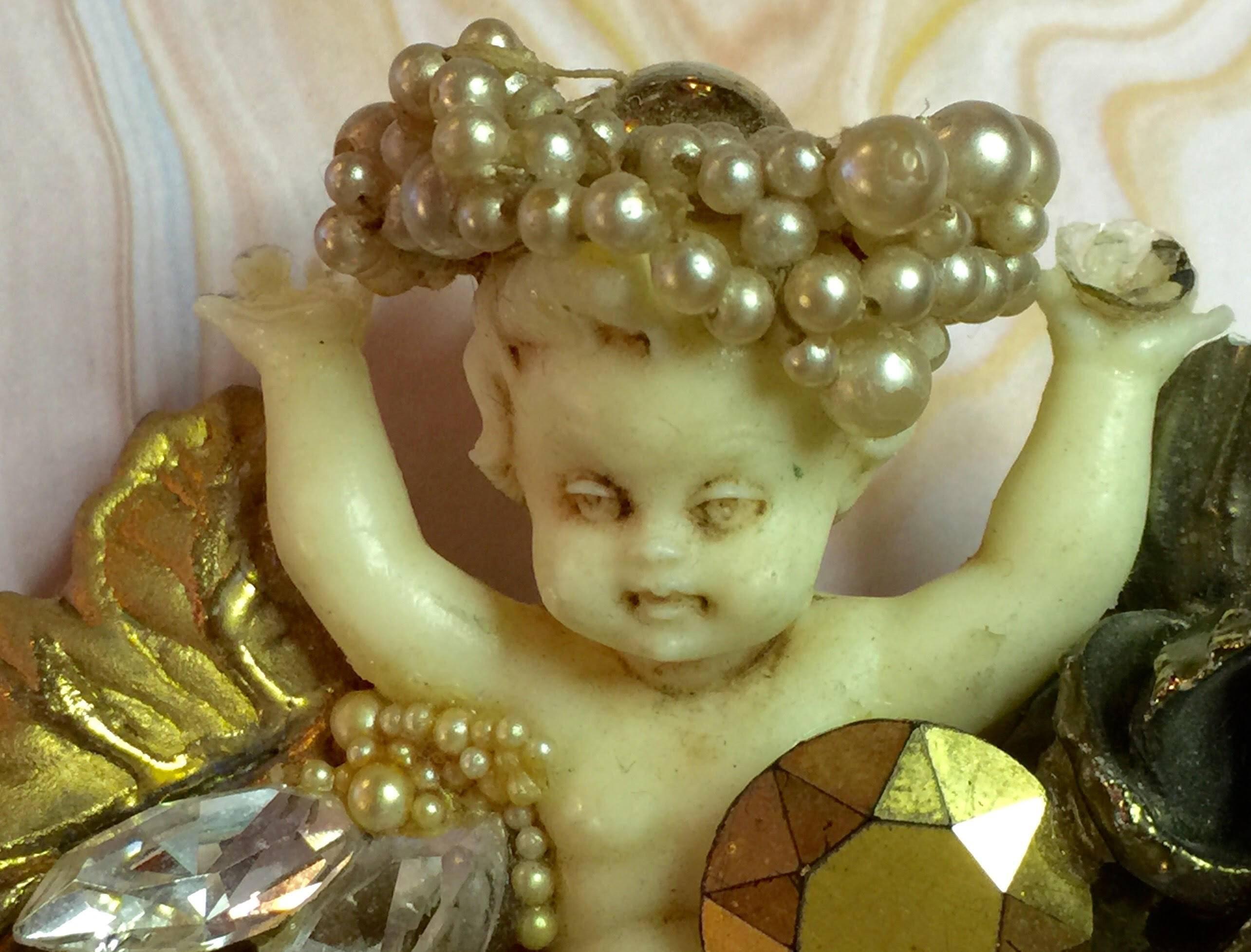 1980s WENDY GELL Angel Pearl Encrusted Putti Brooch Pin In Excellent Condition For Sale In Palm Springs, CA