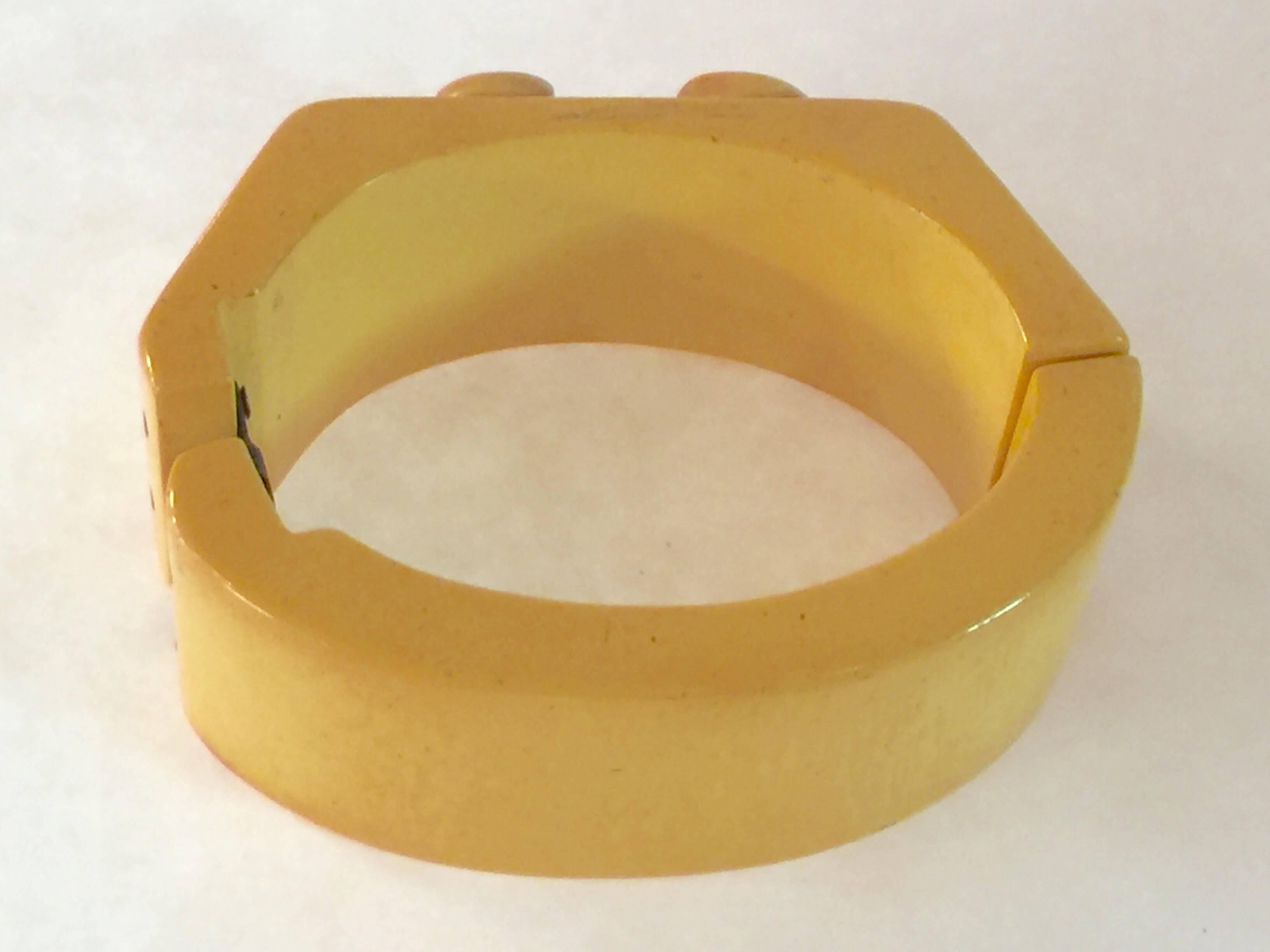 Art Deco 1930s Whimsical Cream Bakelite Frog Hinged Bracelet For Sale