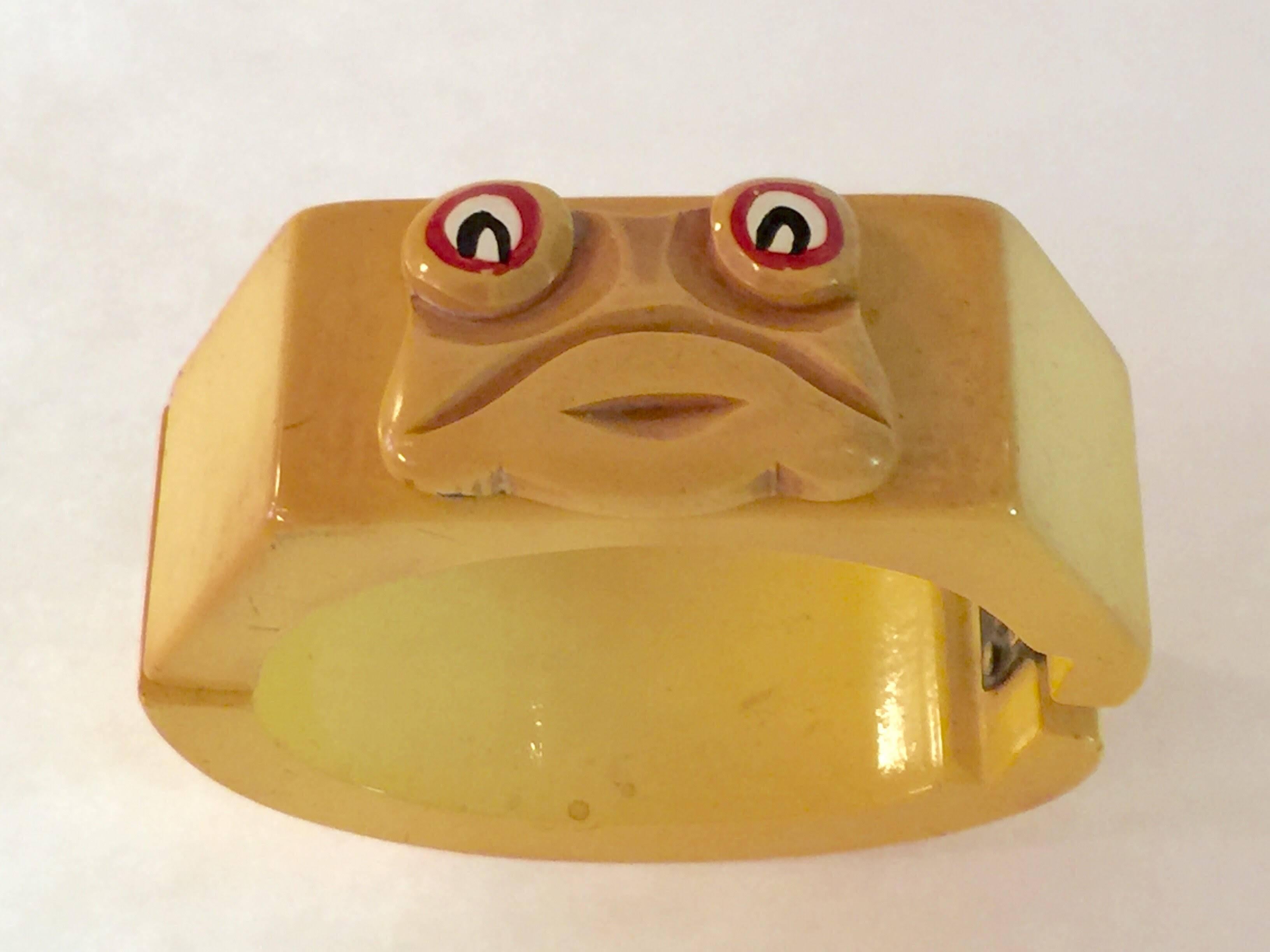 1930s Whimsical Cream Bakelite Frog Hinged Bracelet For Sale 1