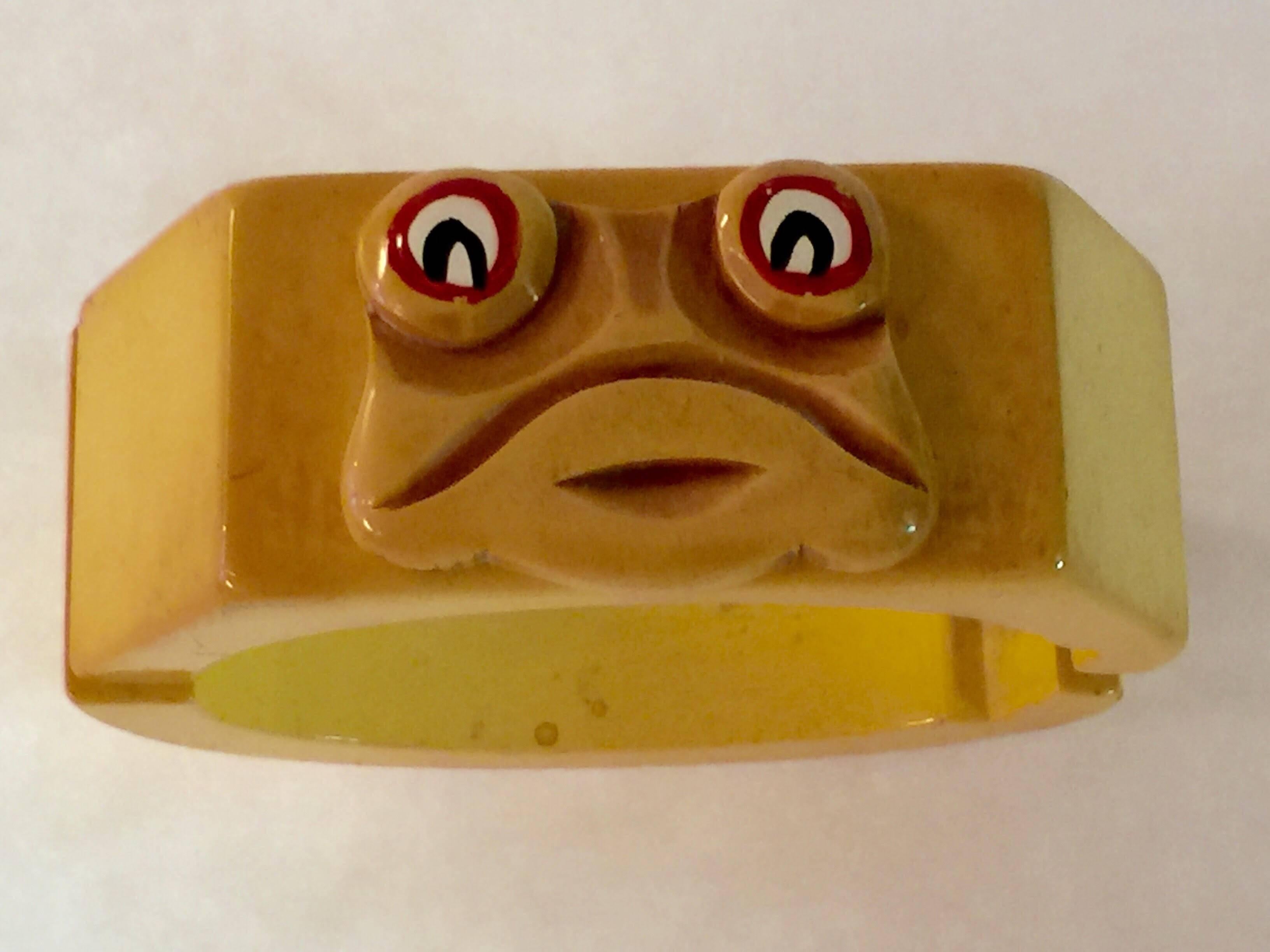 Women's 1930s Whimsical Cream Bakelite Frog Hinged Bracelet For Sale