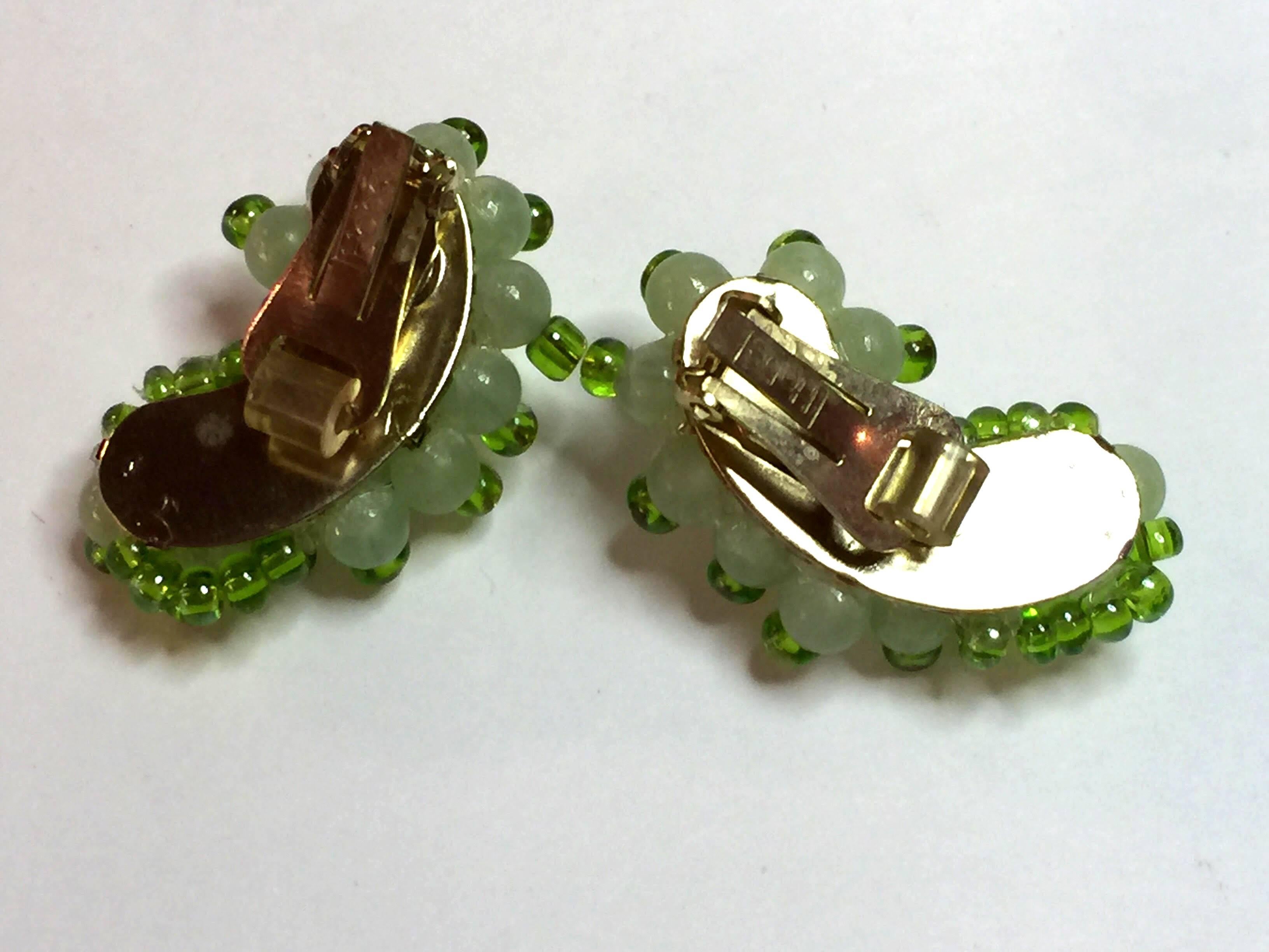 HOBE 1960s Citrine Chartreuse Glass Seed Bead Intricate Clip On Earrings In Excellent Condition For Sale In Palm Springs, CA