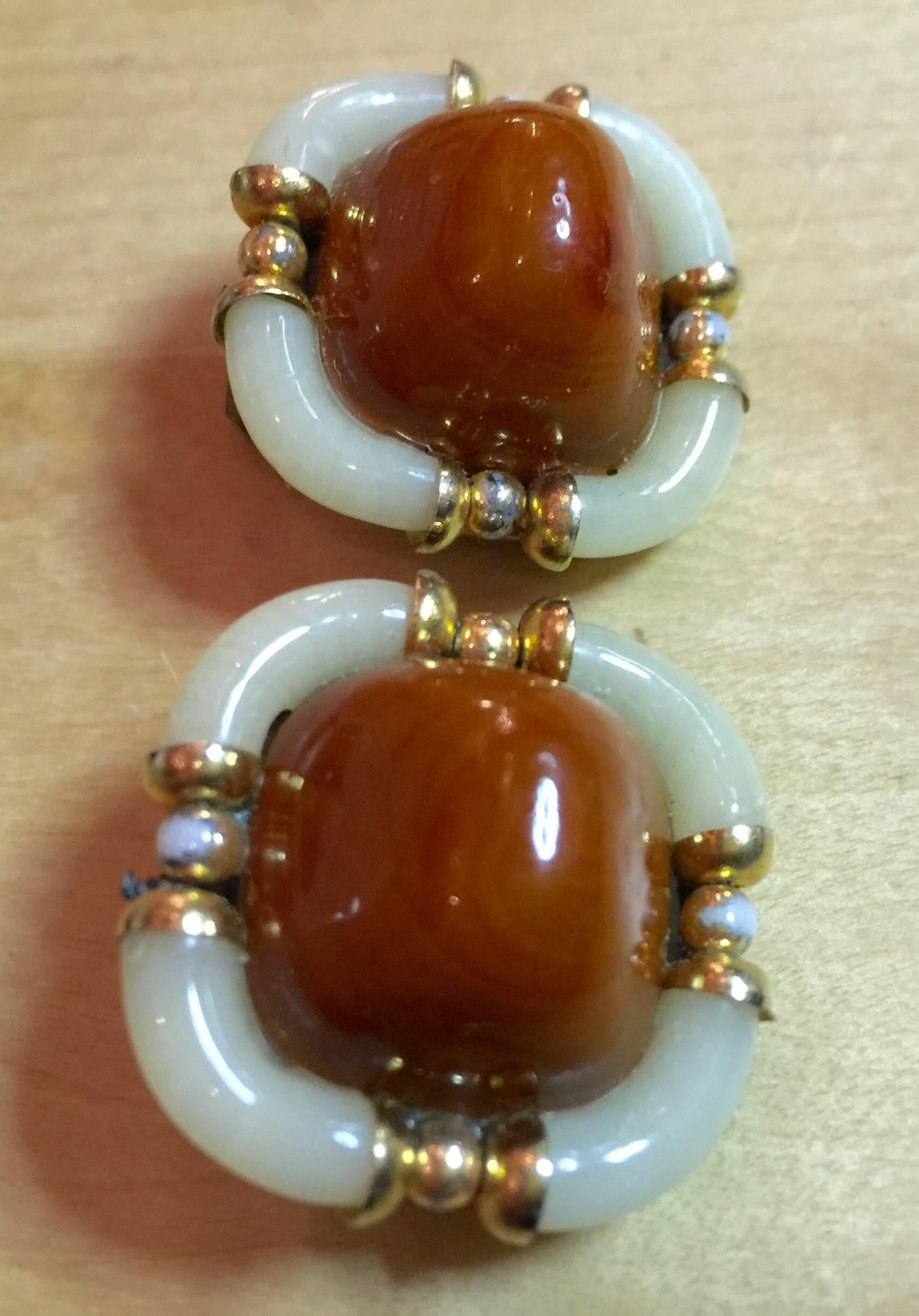 Archimede Seguso CHANEL Caramel Ivory & Diamante Glass Clip On Earrings In Excellent Condition For Sale In Palm Springs, CA