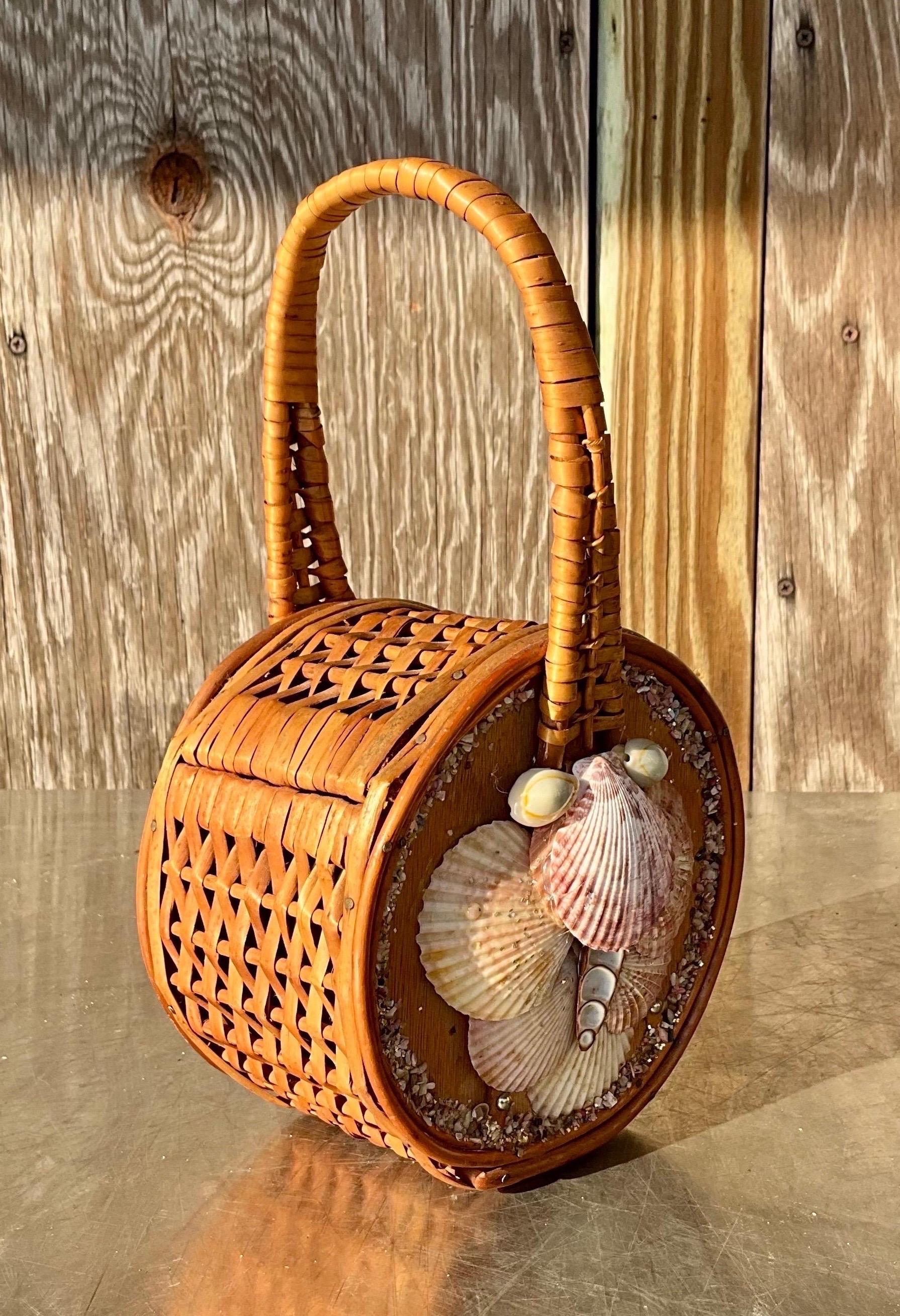 Vintage Nantucket Rattan Basket Bag with Seashells In Good Condition For Sale In Lake Worth Beach, FL