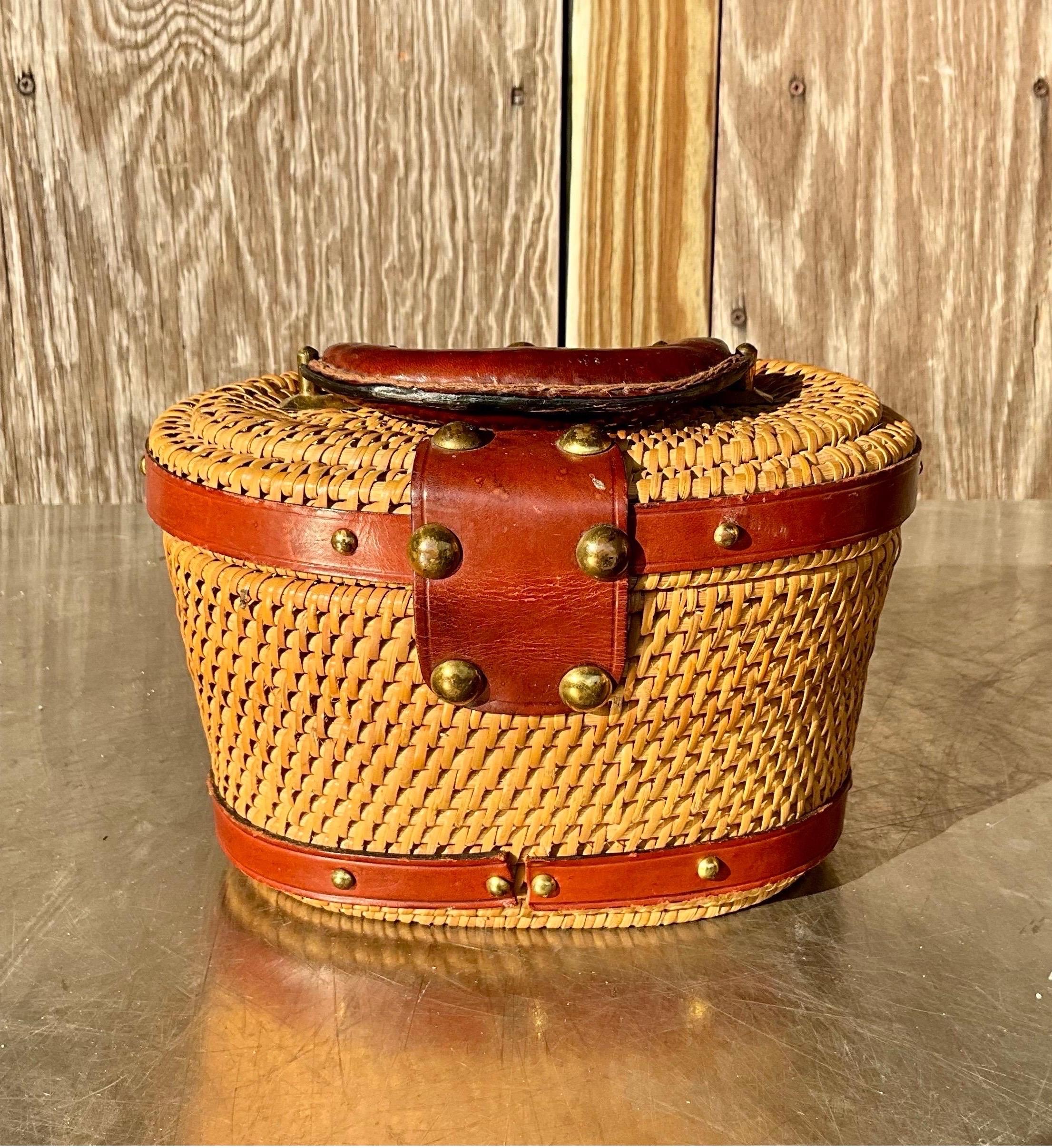 Vintage Nantucket Rattan Basket Bucket Bag In Good Condition For Sale In Lake Worth Beach, FL