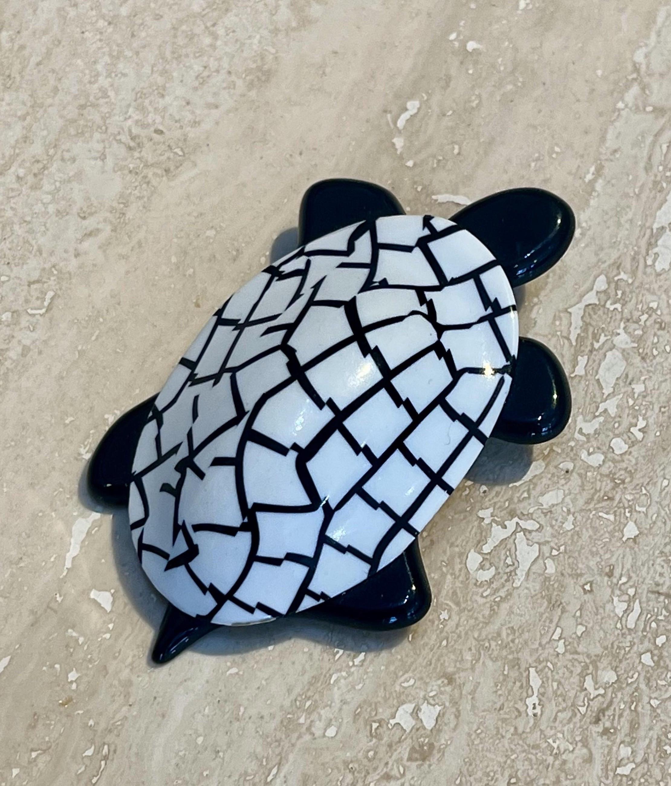 This Vintage Lea Stein Paris B&W Tortoise Brooch is a standout piece of vintage jewelry, known for its unique design and craftsmanship by Lea Stein, a renowned French jewelry designer famous for her use of cellulose acetate and distinctive animal