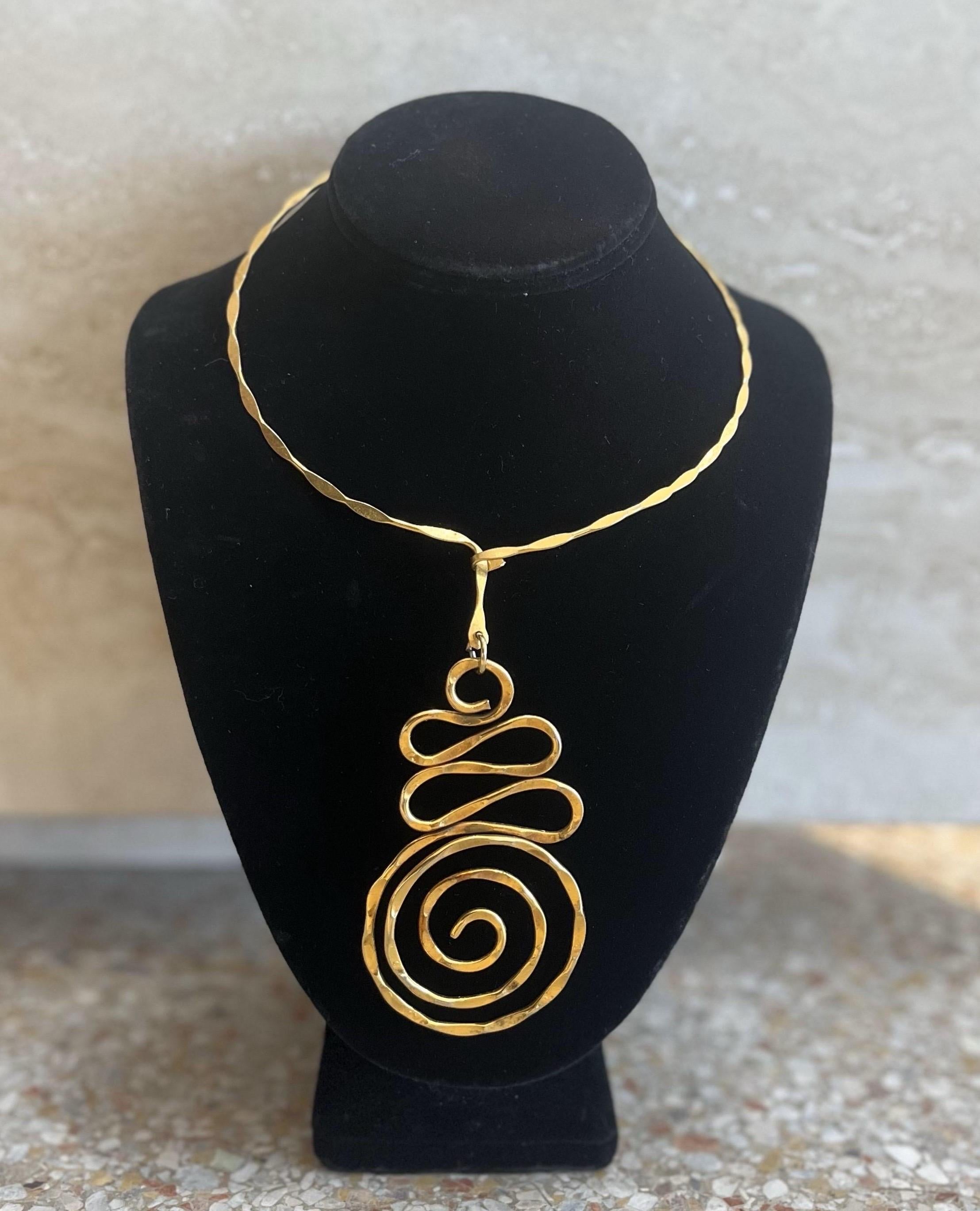 Collana girocollo a spirale in ottone vintage In condizioni buone in vendita a Lake Worth Beach, FL
