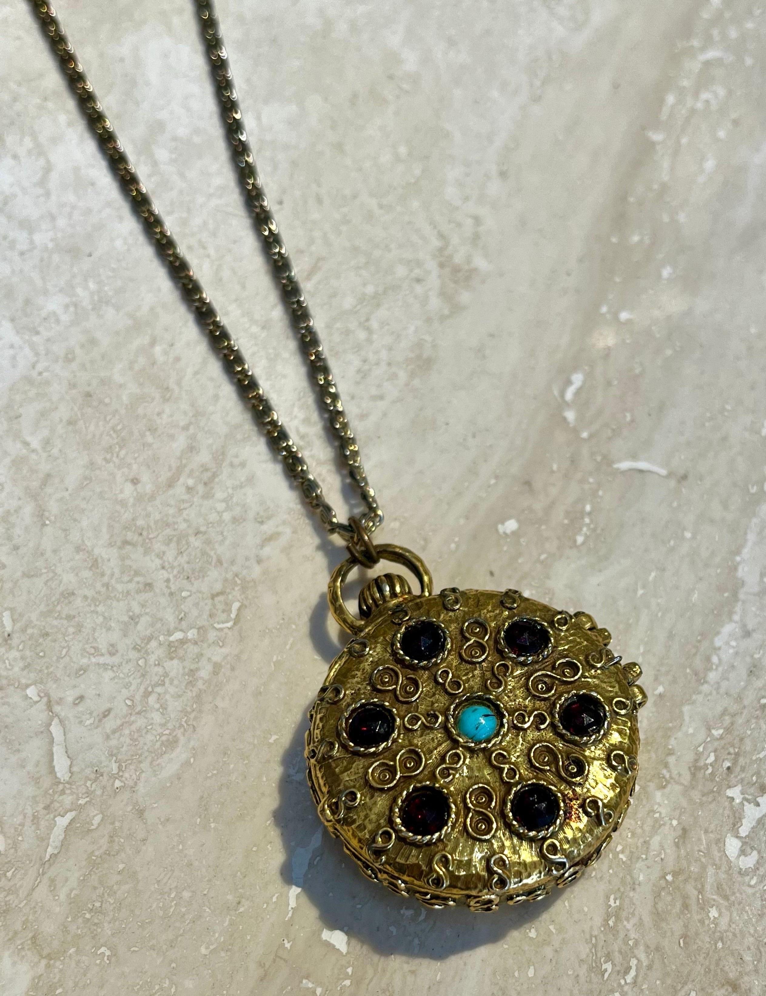 Collier multi-brins avec médaillon et boîte à pilules Goldette Vintage Unisexe en vente
