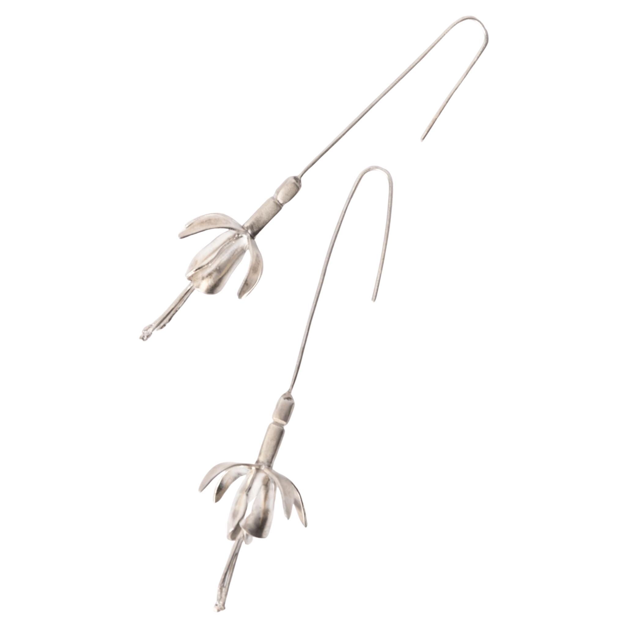 Orecchini con fiori di Dolores Ortega in A. Silver