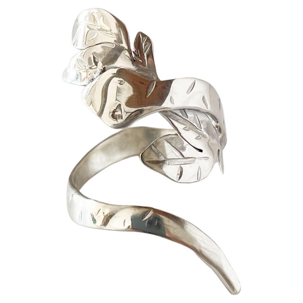 Anello con serpente e foglie in argento sterling di Dolores Ortega