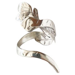 Anello con serpente e foglie in argento sterling di Dolores Ortega
