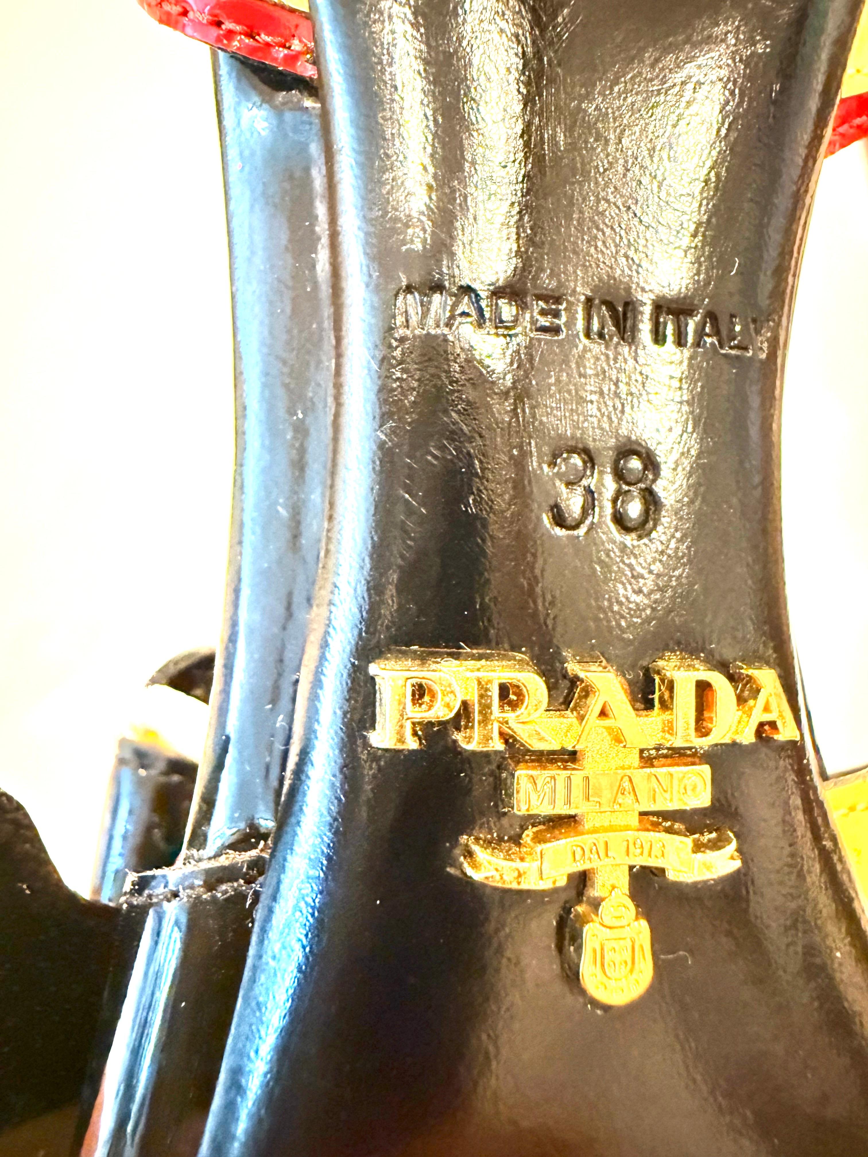 Prada Primavera 2012: tacchi a spillo in vernice infuocata  Taglia 38 in vendita 9